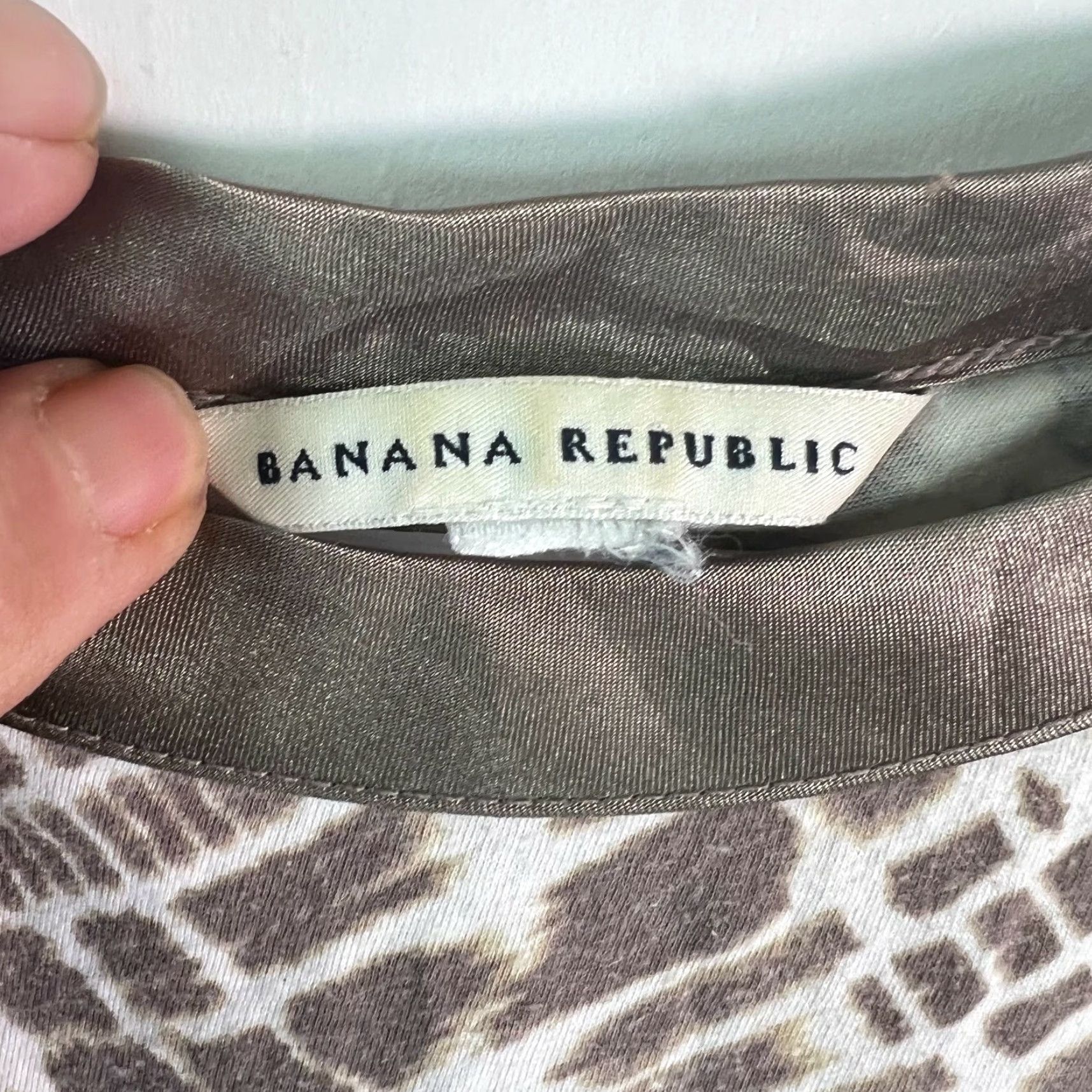Banana Republic BANANA REPUBLIC Womens Cap Sleeve Satin Trim Light Brown T Shirt Top Small Adult Regular 30in Chest Geometric Pattern Size S / US 4 / IT 40 - 6 Thumbnail