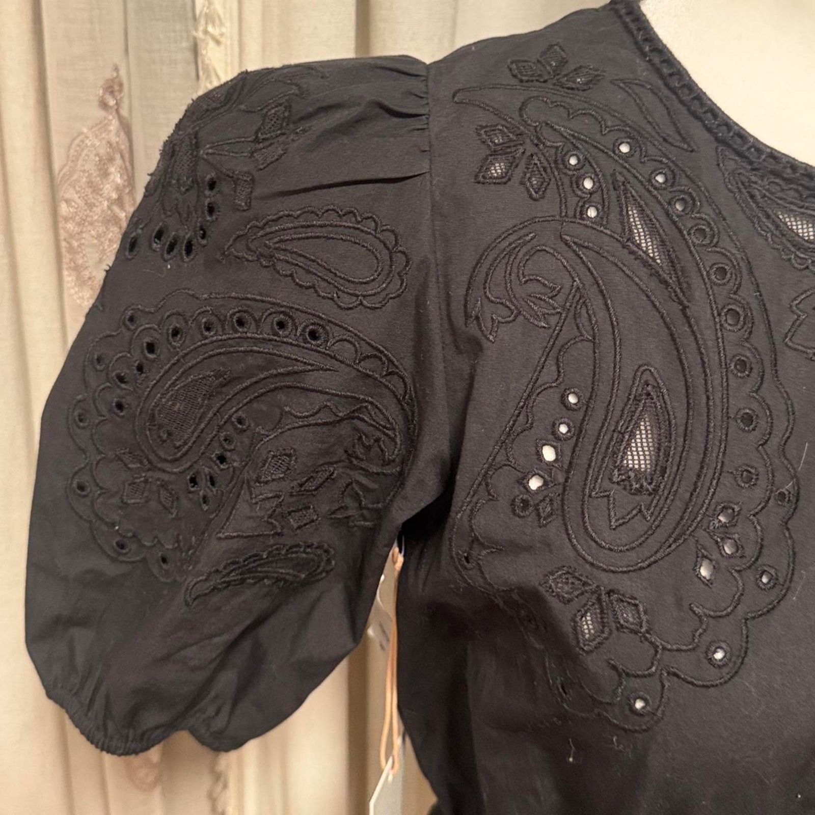 Aritzia NWT aritzia black embroidered puff sleeve blouse Size XXS / US 00 / IT 34 - 2 Thumbnail