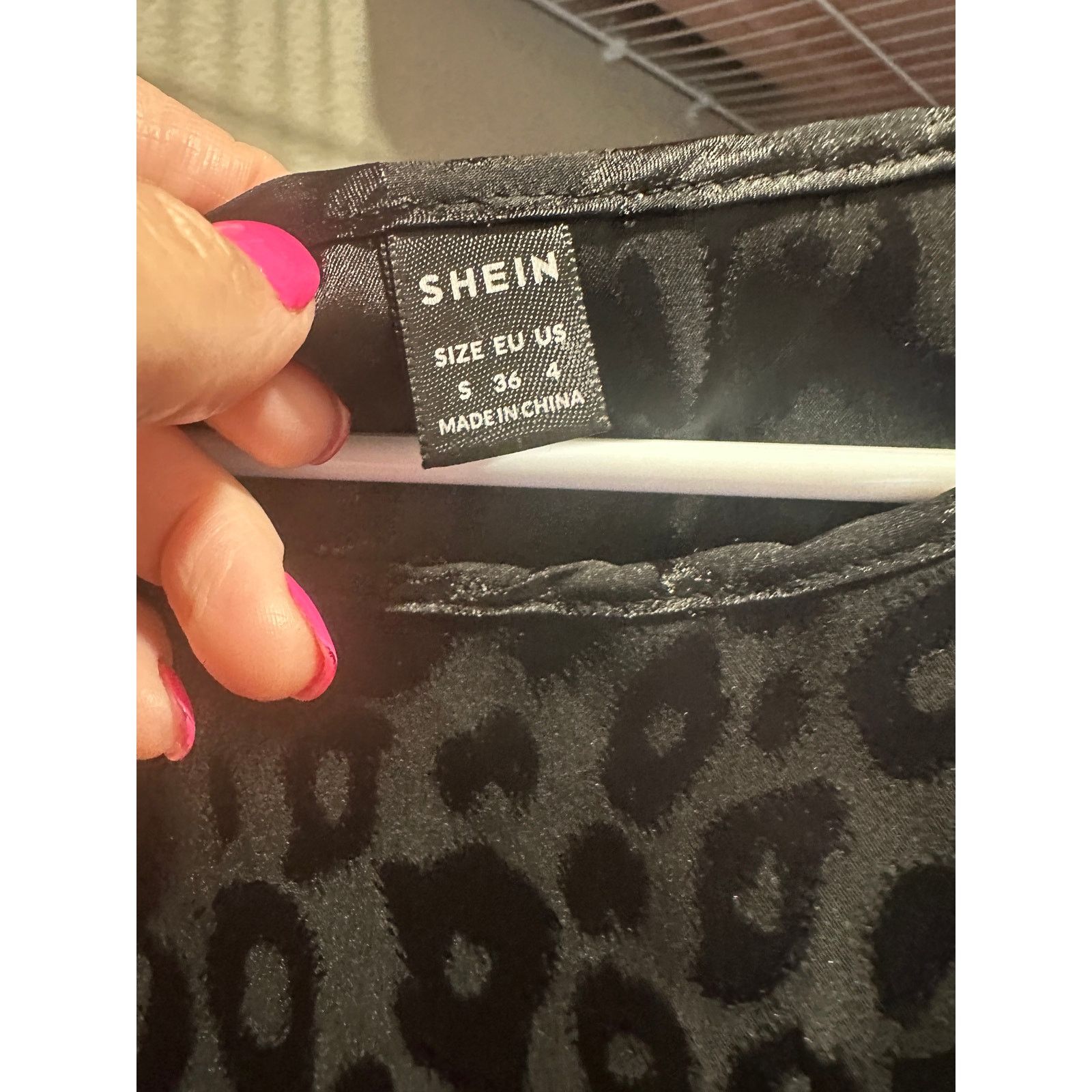 Shein Black Clasi Dolman Short Sleeve Leopard Jacquard Satin Top Size M / US 6-8 / IT 42-44 - 7 Thumbnail