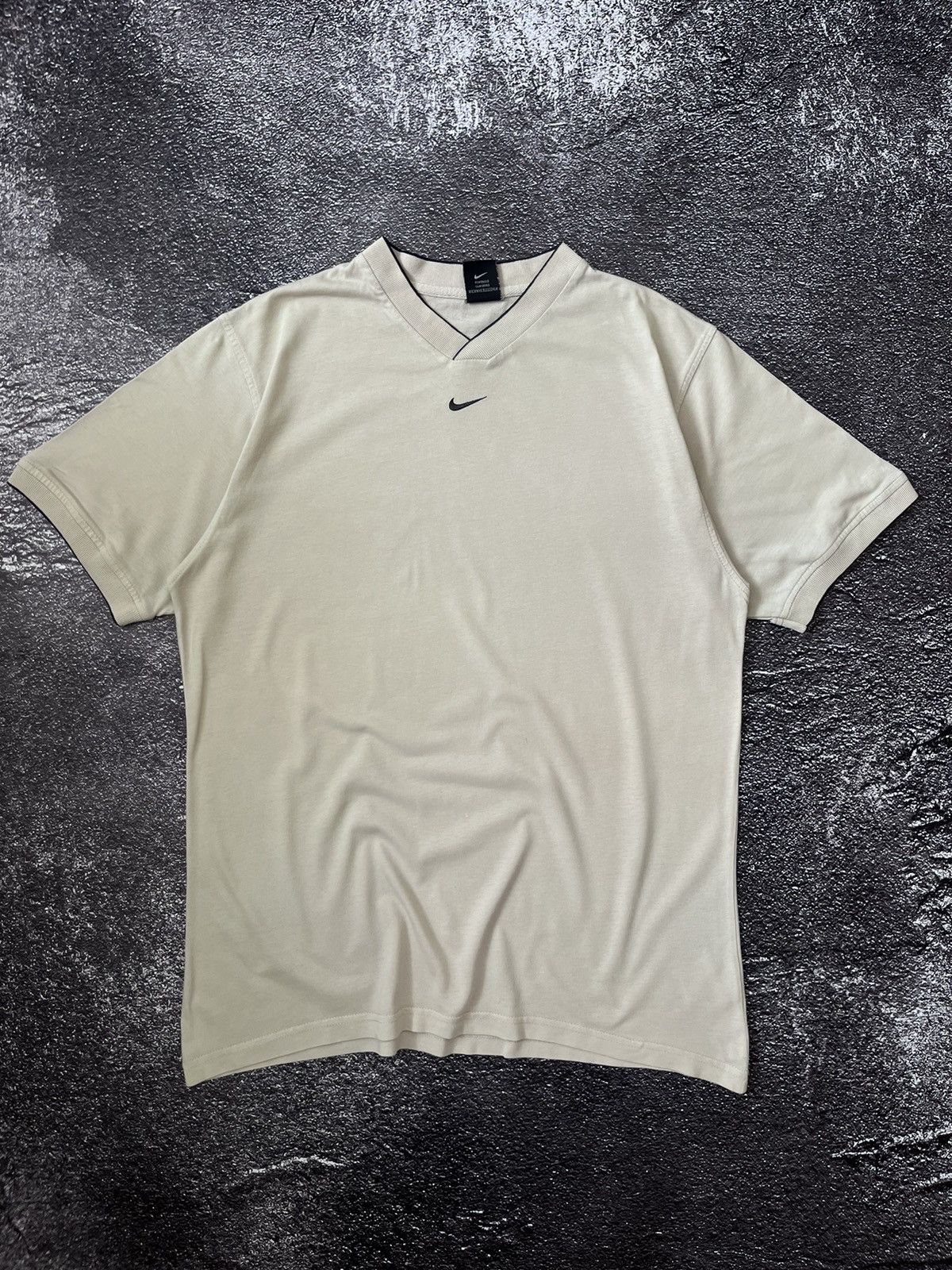 Nike 90s Vintage Nike Center Swoosh Beige V-Neck T-Shirt Size US L / EU 52-54 / 3 - 1 Thumbnail