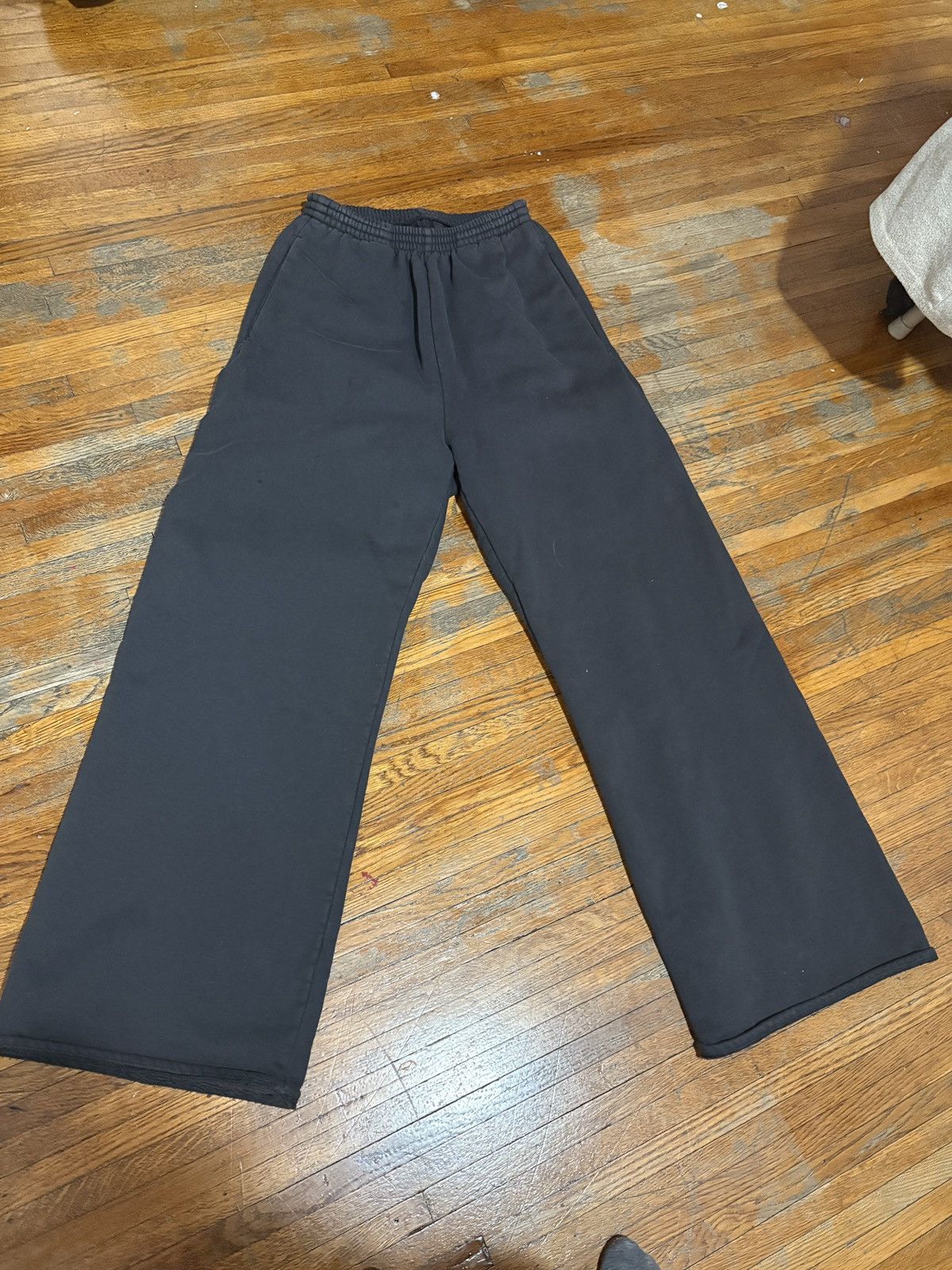 Balenciaga × Gap × Yeezy Yeezy GAP Engineered by Balenciaga Sweatpants Size US 26 / EU 42 - 3 Thumbnail