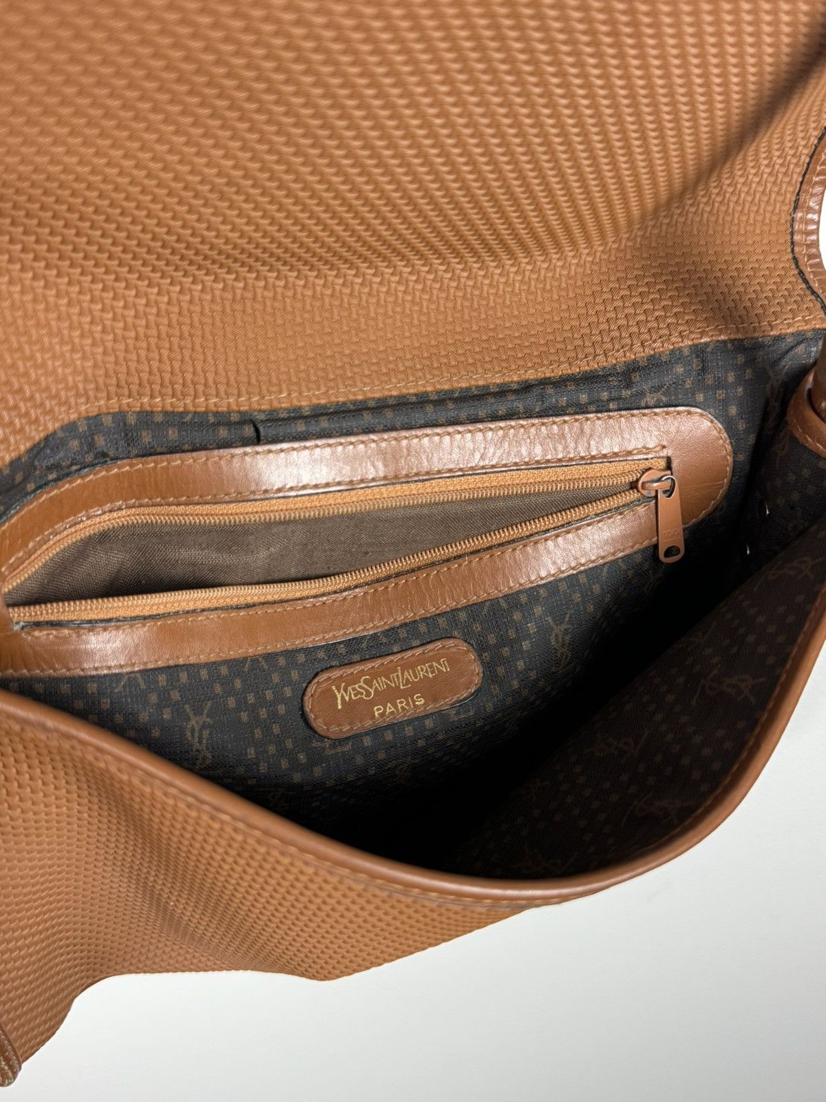 Leather × Yves Saint Laurent Leather bag Yves Saint Laurent original casual luxury item Size ONE SIZE - 6 Thumbnail