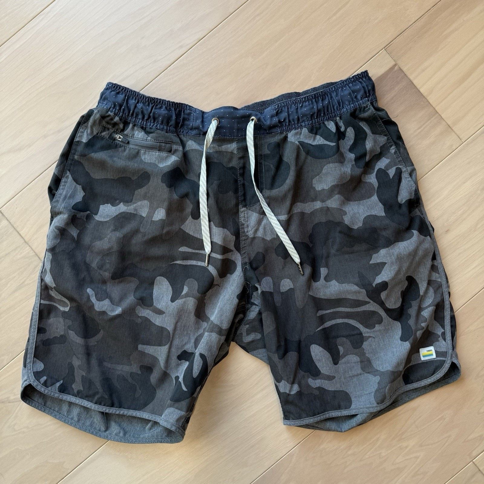Vuori Vuori Banks Shorts Large Black Camo Lightweight Workout Size US 32 / EU 48 - 3 Thumbnail