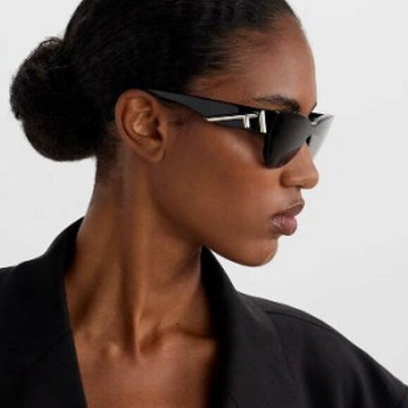 Fendi Fendi FE40135I 01A Sunglasses Shiny Black Cat Eye Frame Size ONE SIZE - 1 Thumbnail