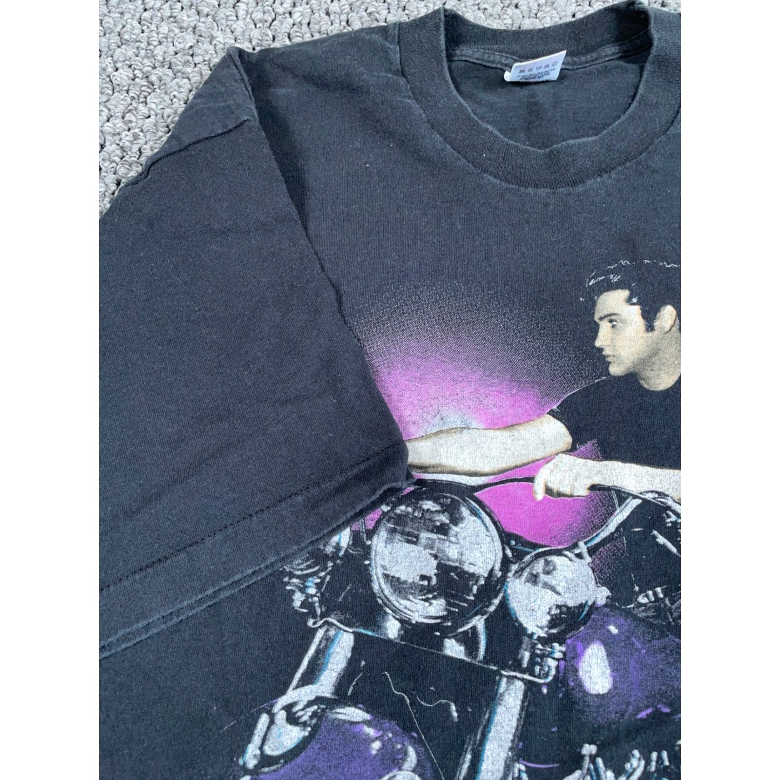 Fruit Of The Loom VINTAGE Elvis Presley T-Shirt 1992 Black XL Fruit of the Loom Men’s Short Sleeve Crew Neck Graphic Print Retro 90s Size US XL / EU 56 / 4 - 7 Thumbnail
