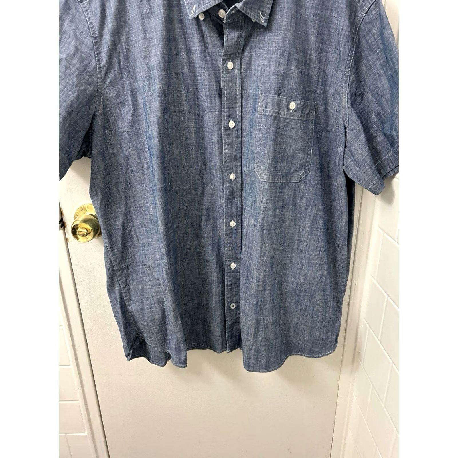 Vintage LL Bean Chambray Shirt Mens XL Blue Slim Button-Down Short Sleeve Casual Travel Workwear 522578 Size US XL / EU 56 / 4 - 3 Thumbnail