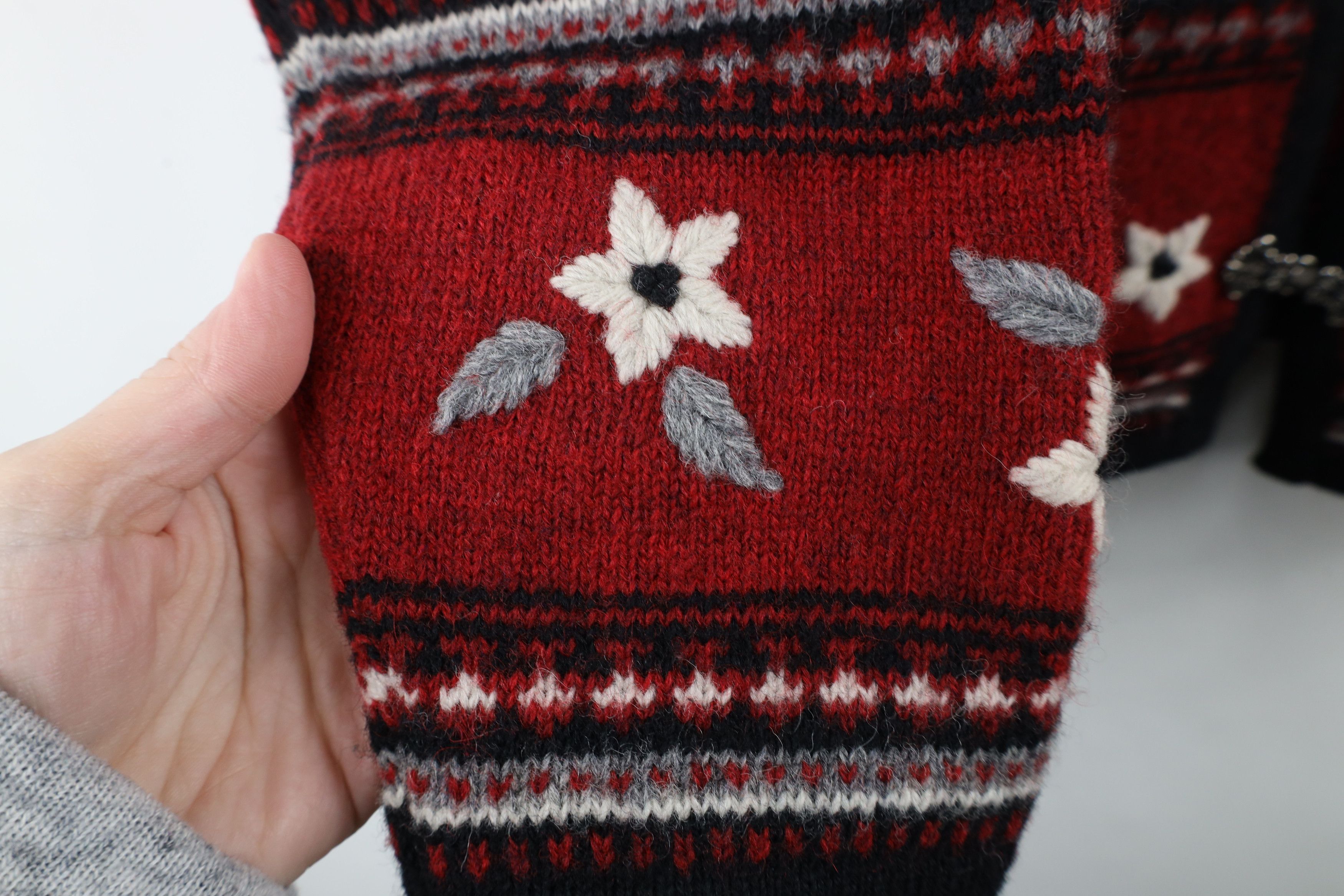 Vintage × Woolrich Woolen Mills Vintage 90s Woolrich Embroidered Knit Clasp Cardigan Sweater Size L / US 10 / IT 46 - 4 Thumbnail