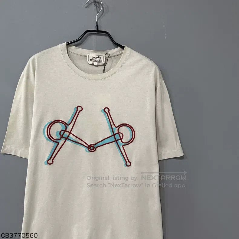 Hermes Hermes Horseshoe Buckle Embroidered Beige Short Sleeve Size L / US 10 / IT 46 - 2 Thumbnail