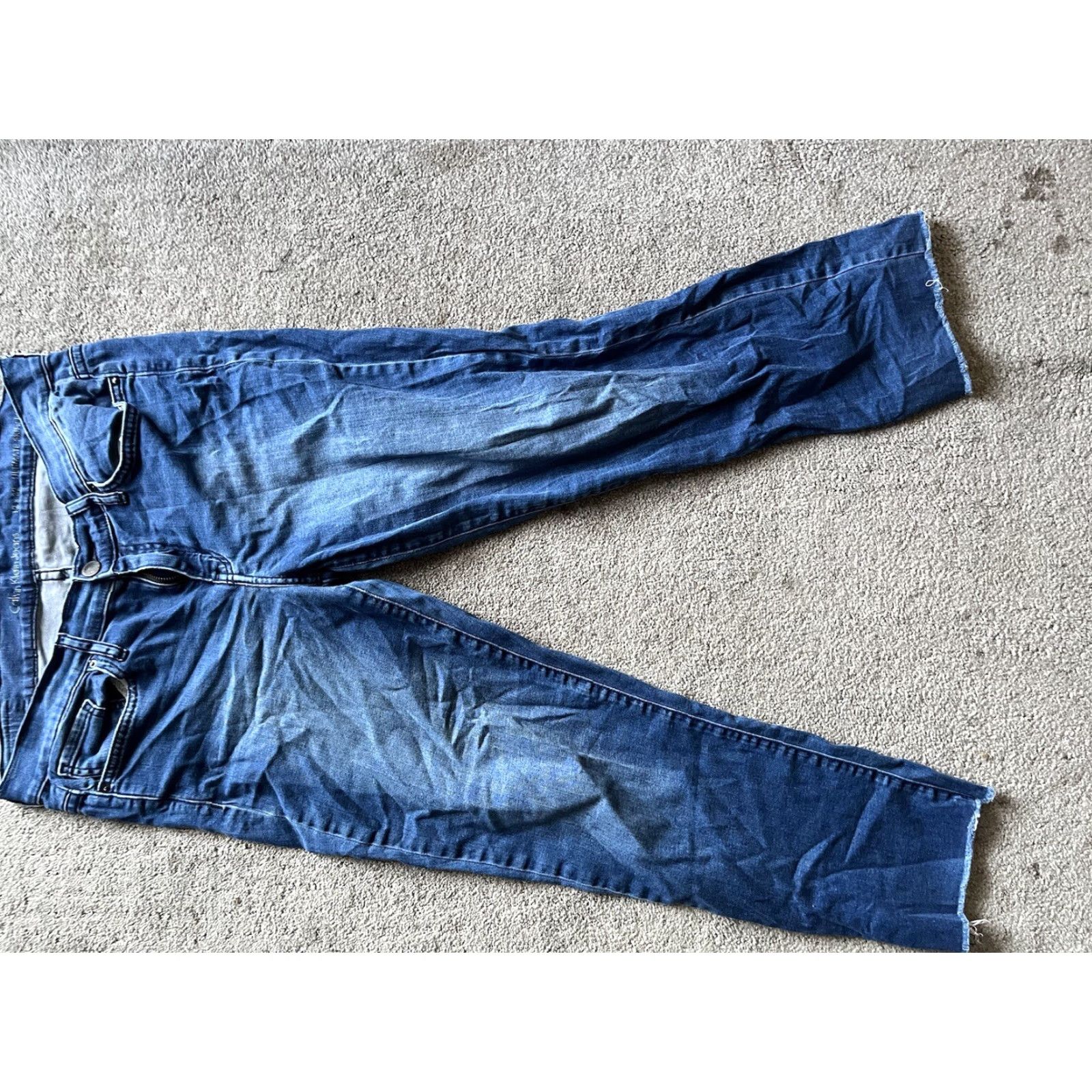 Calvin Klein Calvin Klein Jeans Ultimate Skinny Distressed Denim 12 Women 24 Inseam Medium Blue 5-Pocket Leather Logo Zip Fly Regular Size 12 Womens Size 34" / US 12 / IT 48 - 3 Thumbnail