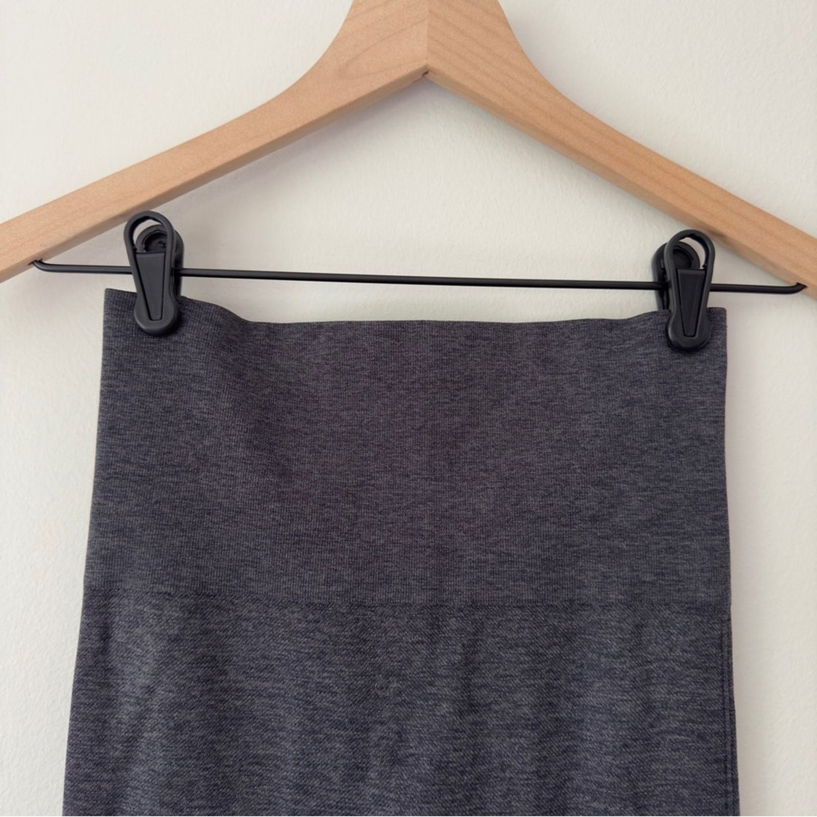 Spanx Spanx by Sara Blakely Solid Gray Athletic Leggings Seamless Size 27" / US 4 / IT 40 - 3 Thumbnail