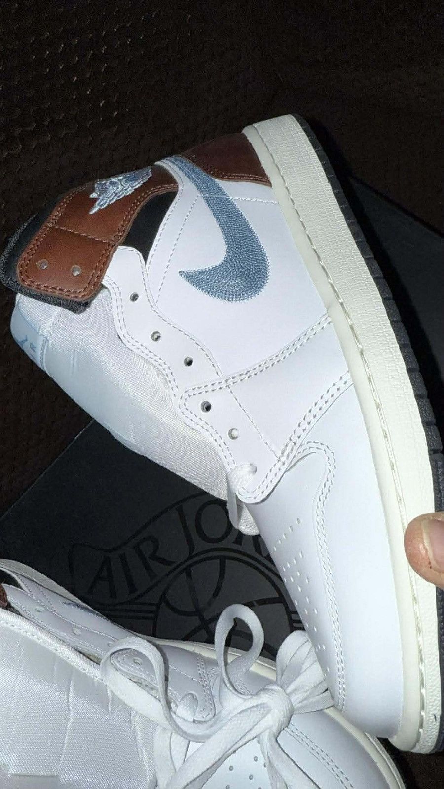 Jordan Brand Nike Jordan 1 retro SE Mid “UNC Mocha” New w/ OG Box! size 8 Size US 8 / EU 41 - 10 Thumbnail