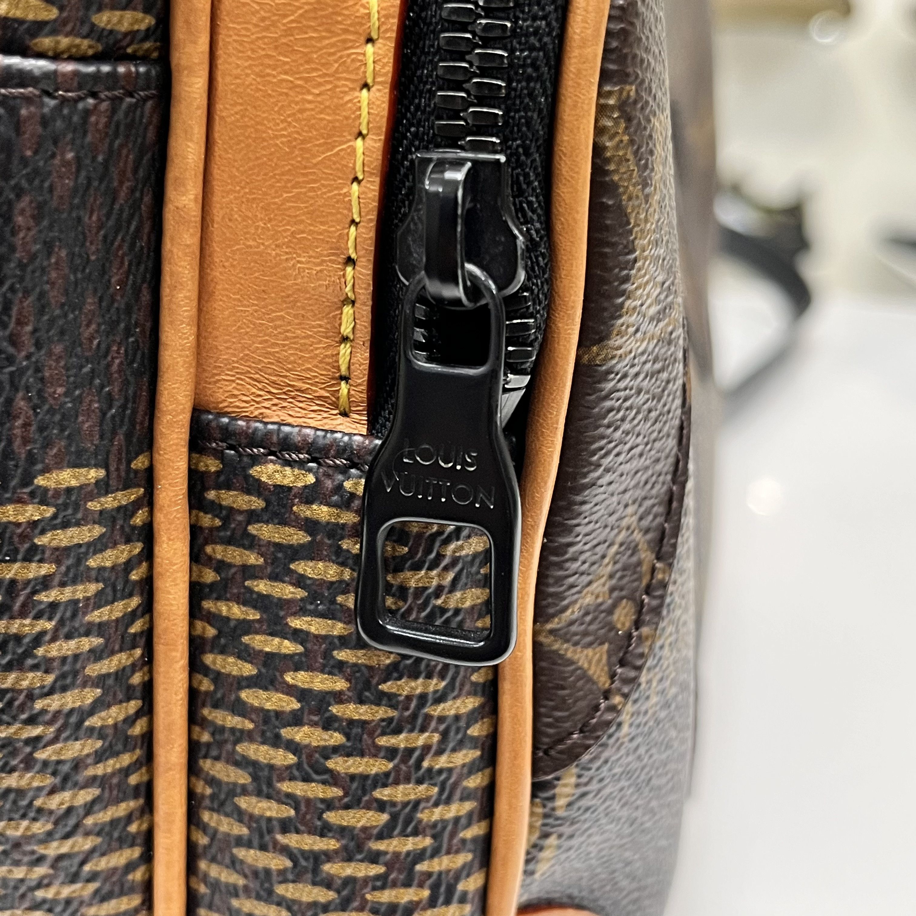 Louis Vuitton × Nigo × Virgil Abloh Louis Vuitton Virgil Abloh x Nigo Nil Messenger Giant Brown Size ONE SIZE - 8 Thumbnail