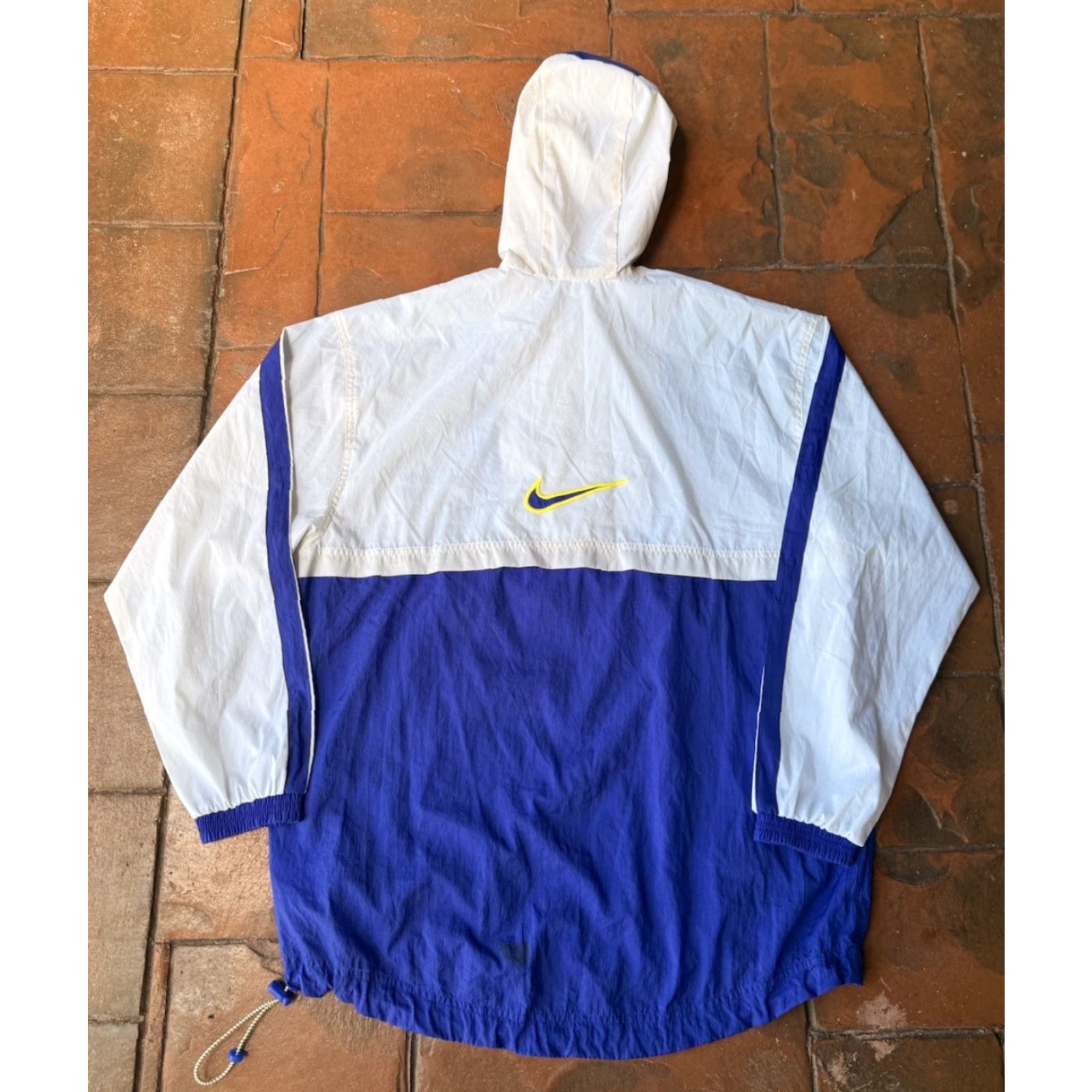 Nike VINTAGE Nike Center Swoosh Windbreaker Jacket Medium Embroidered Nylon Black Size US M / EU 48-50 / 2 - 3 Thumbnail