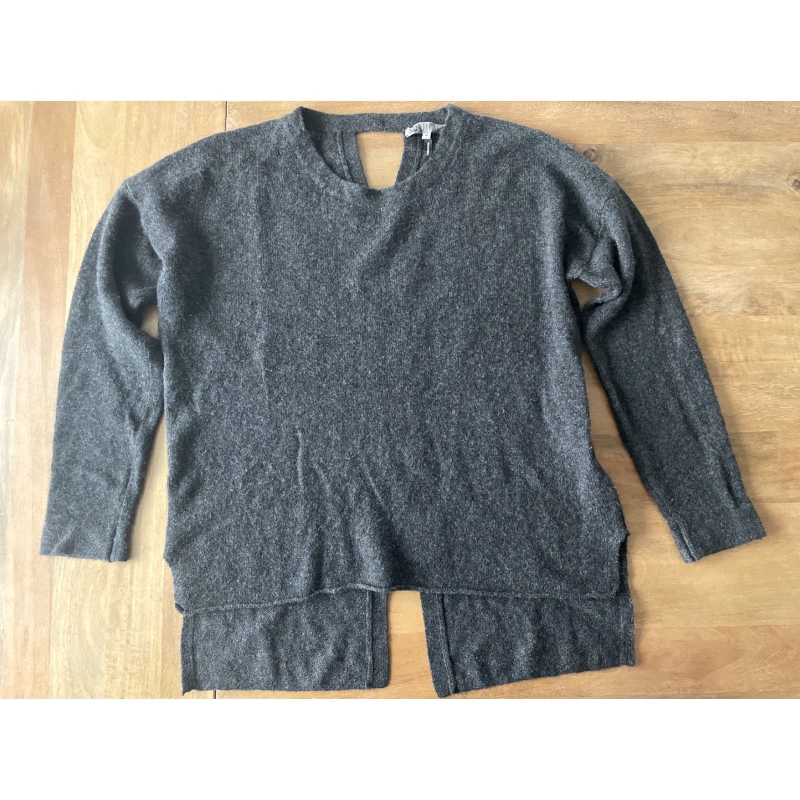 Vintage Quinn 100% Cashmere Gray Round Neck Sweater Womens Medium Pullover Keyhole Back Vintage Size M / US 6-8 / IT 42-44 - 2 Thumbnail