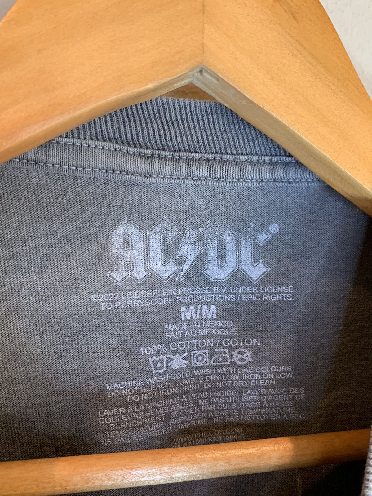 AC/DC *RARE* AC/DC Fly On The Wall Tour Band Faded 1985 2022 Shirt Size US M / EU 48-50 / 2 - 8 Thumbnail