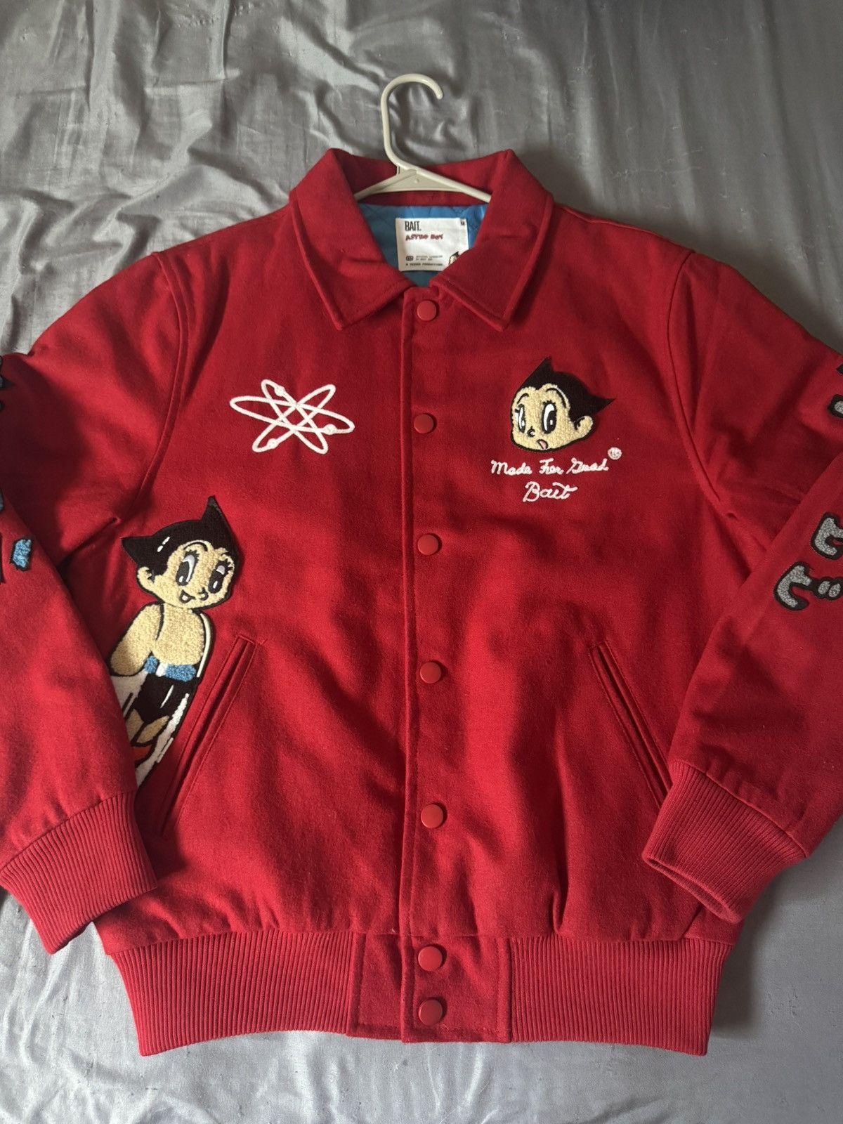 BAIT x Astro boy 鉄腕アトム Varsity Jacket BAIT x Astro Boy Men Launch Varsity Jacket (blue / white)