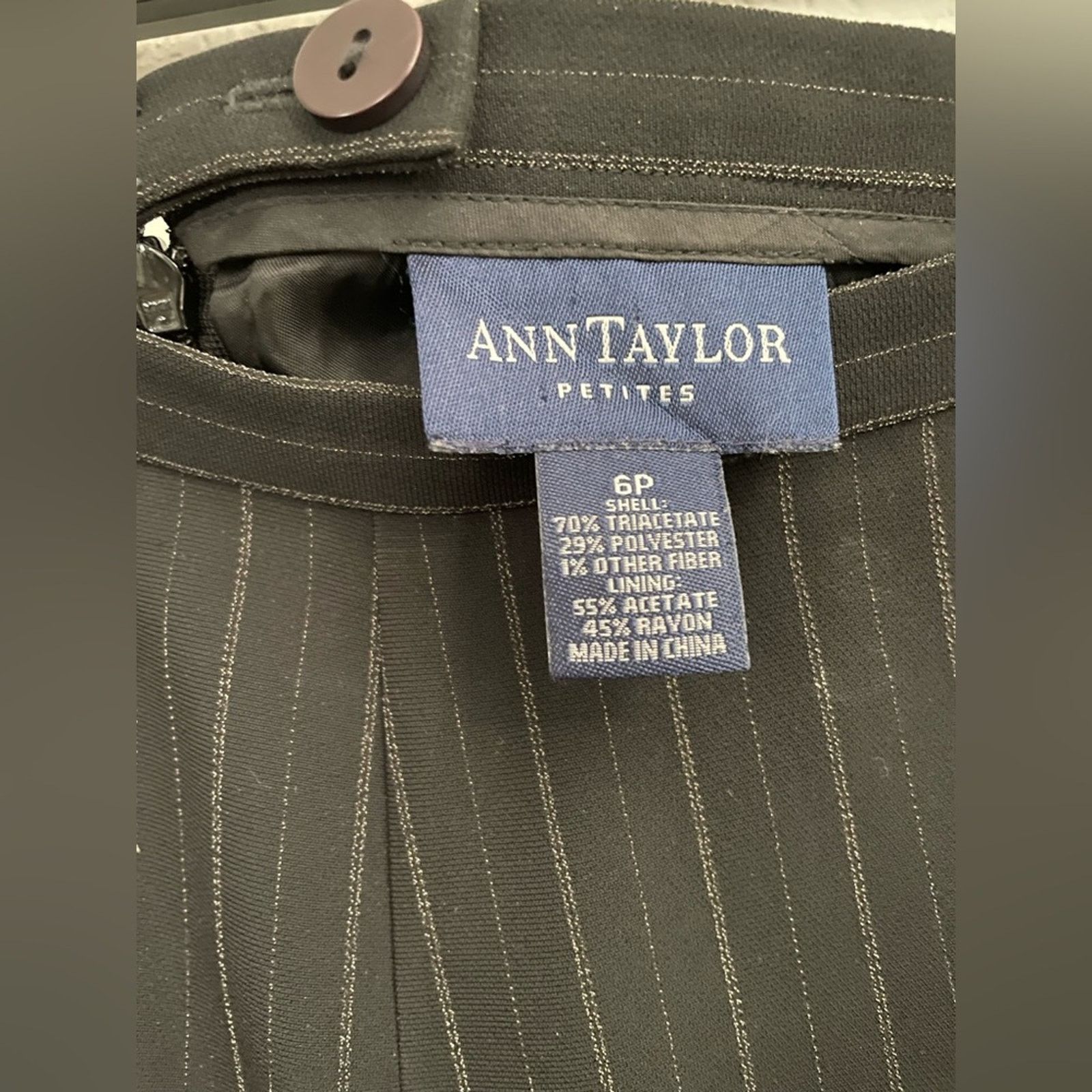 Ann Taylor Ann Taylor Black Skirt/Jacket Suit Set - Jacket 2P Skirt 6P Size XS / US 0-2 / IT 36-38 - 6 Thumbnail