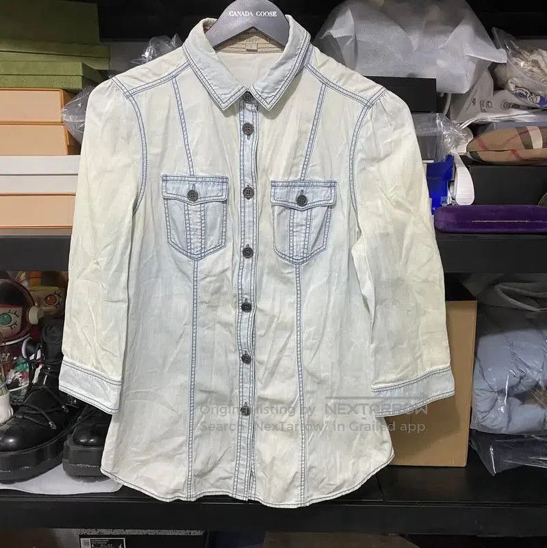 Burberry Women's Beige Cotton Shirt.