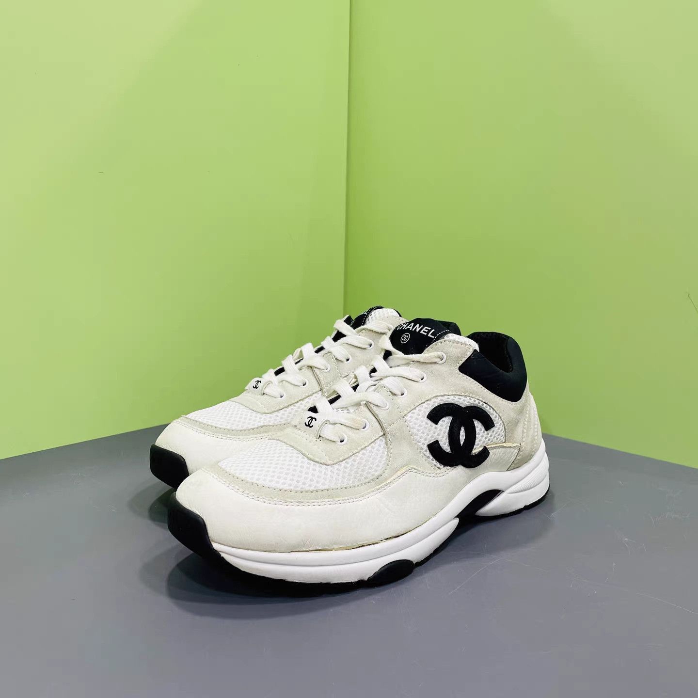 Chanel White Low-Top Sneakers Size 8 Size US 8 / EU 41 - 1 Thumbnail