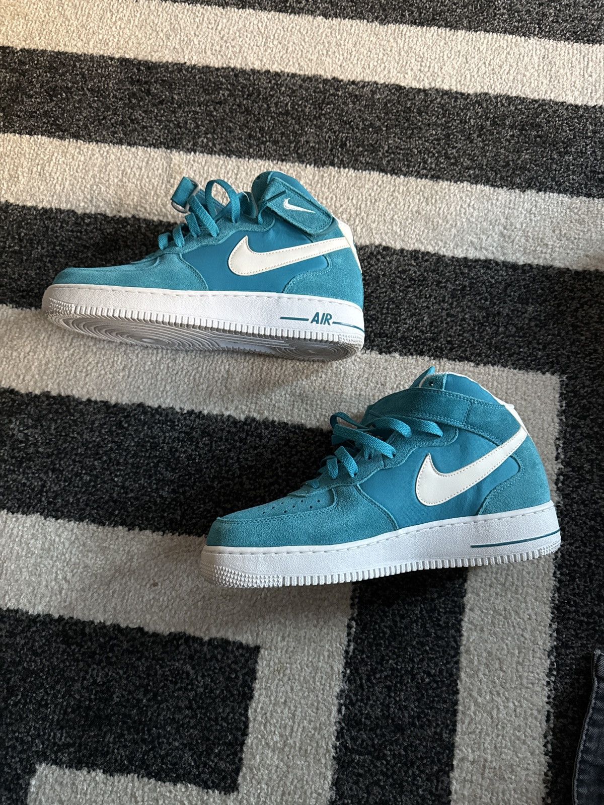 Nike Nike Air Force 1 Mid ‘07 Size US 9.5 / EU 42-43 - 4 Thumbnail