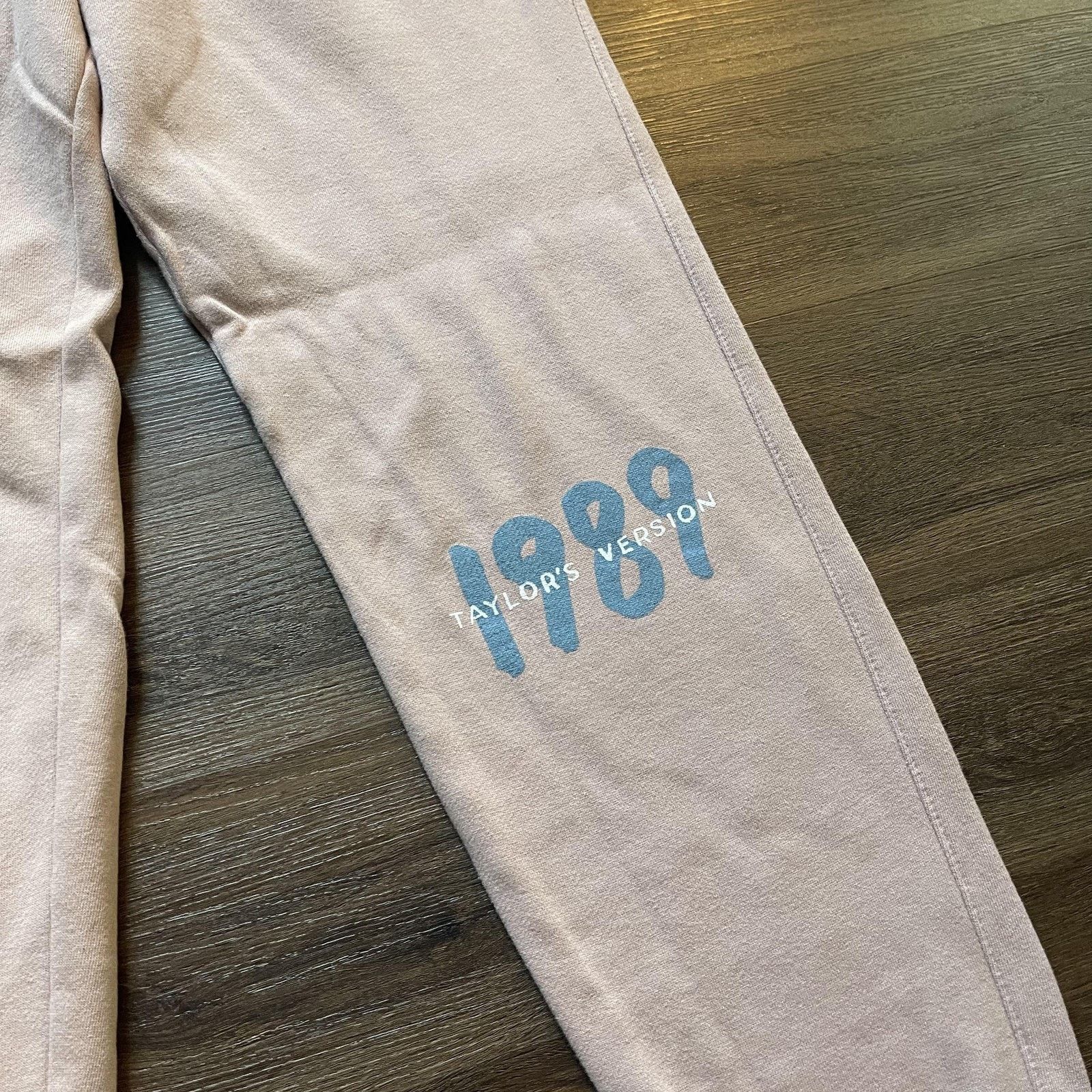 Vintage Taylor Swift 1989 Sweatpants M Joggers Taylor's Version Cozy Size US M / EU 48-50 / 2 - 5 Thumbnail