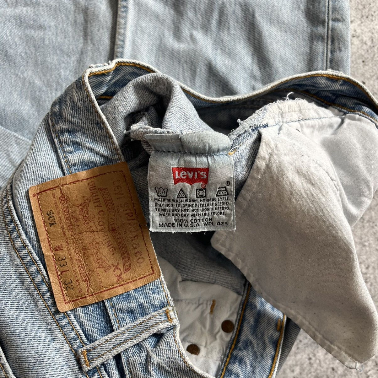Levi's Levis 501 denim jeans 33x32 baby blue 90s made jn usa Size US 33 - 6 Thumbnail