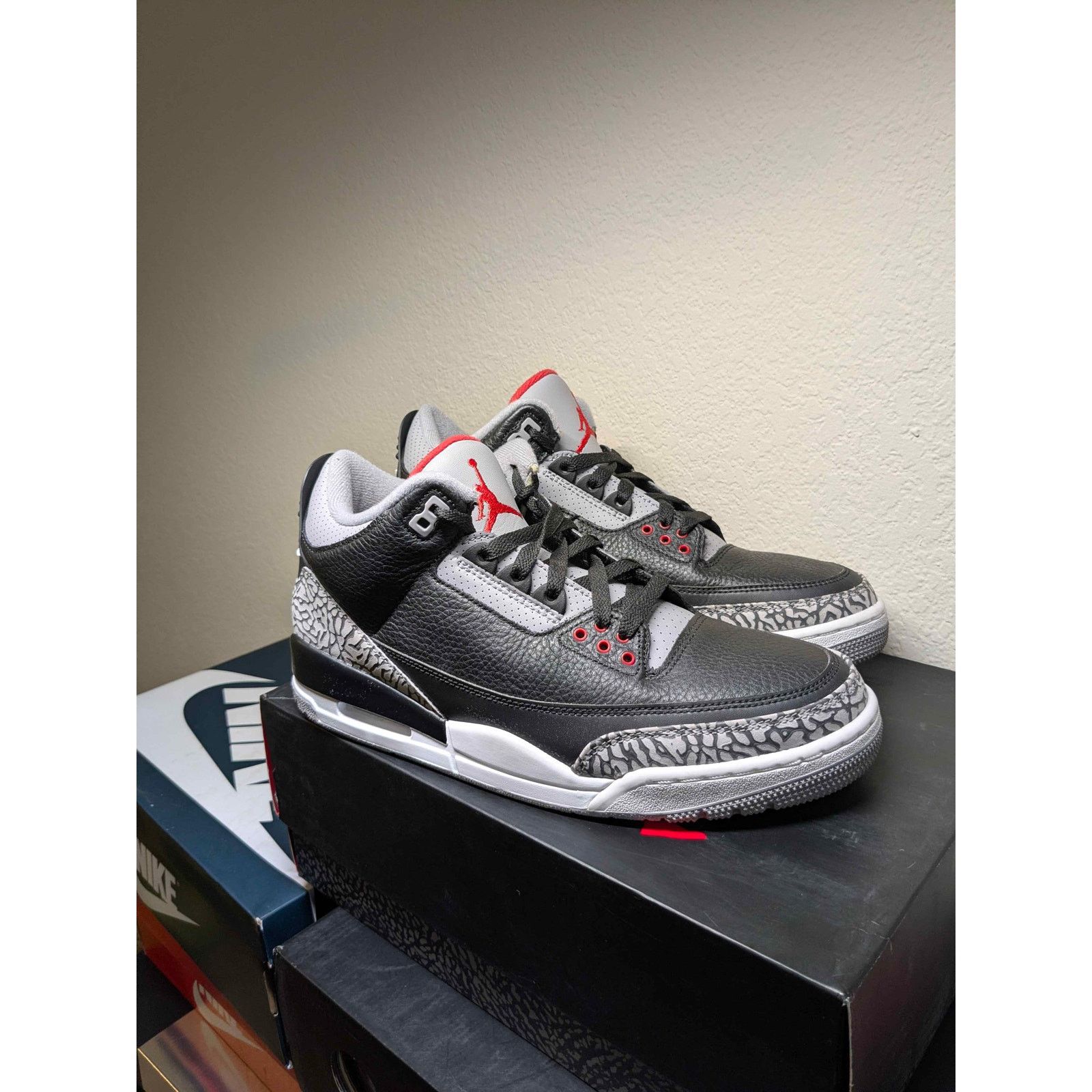 Jordan Brand Air Jordan 3 Retro OG Black Cement 2018 Size 10  display picture 2