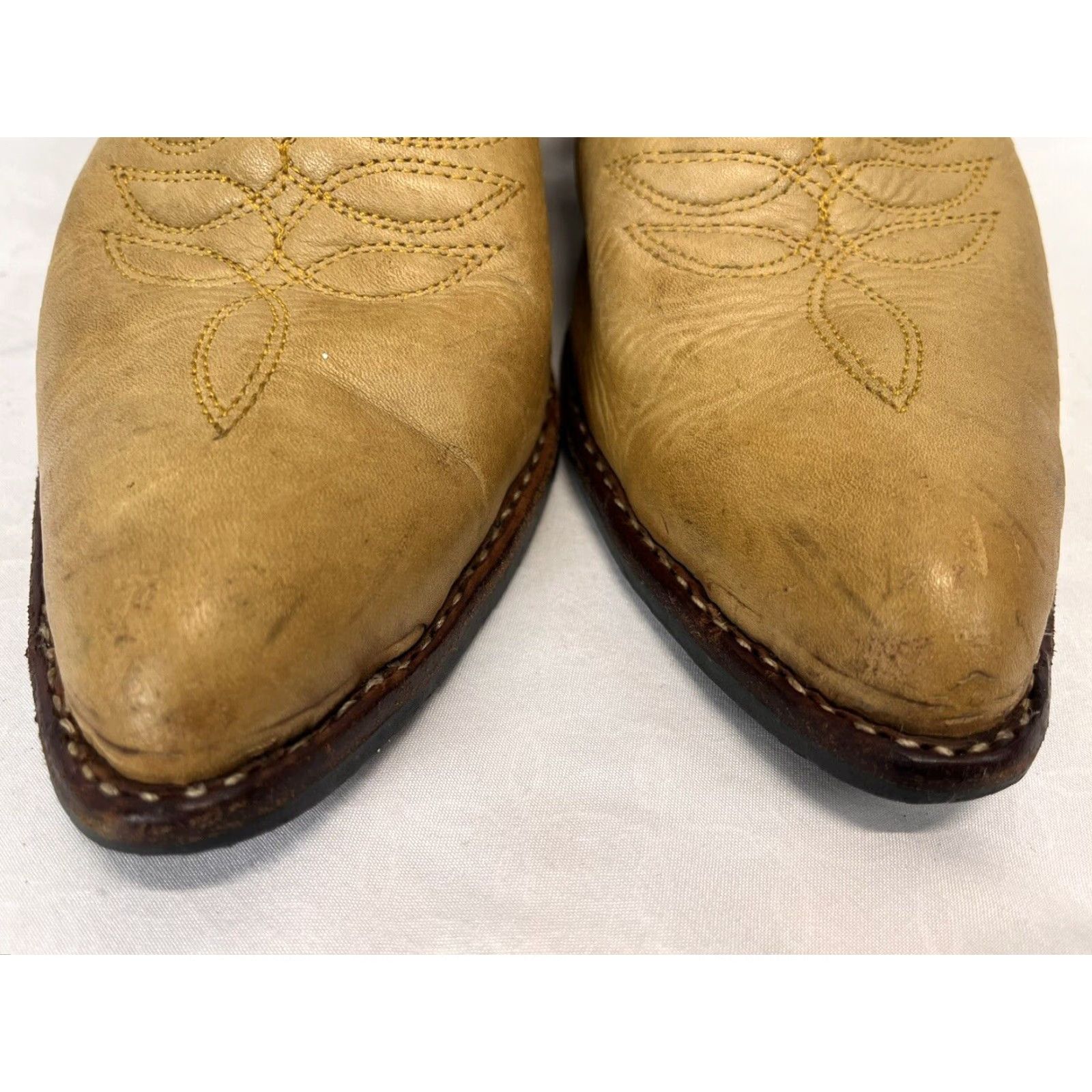 Vintage VINTAGE? (No) Actually: Cowboy Boots (Brand: Cowboy) Western Boot Women’s, Size 39 (US 8), Leather Yellow, GUC, Cowboy Theme, Women, Boots Size US 8 / IT 38 - 5 Thumbnail