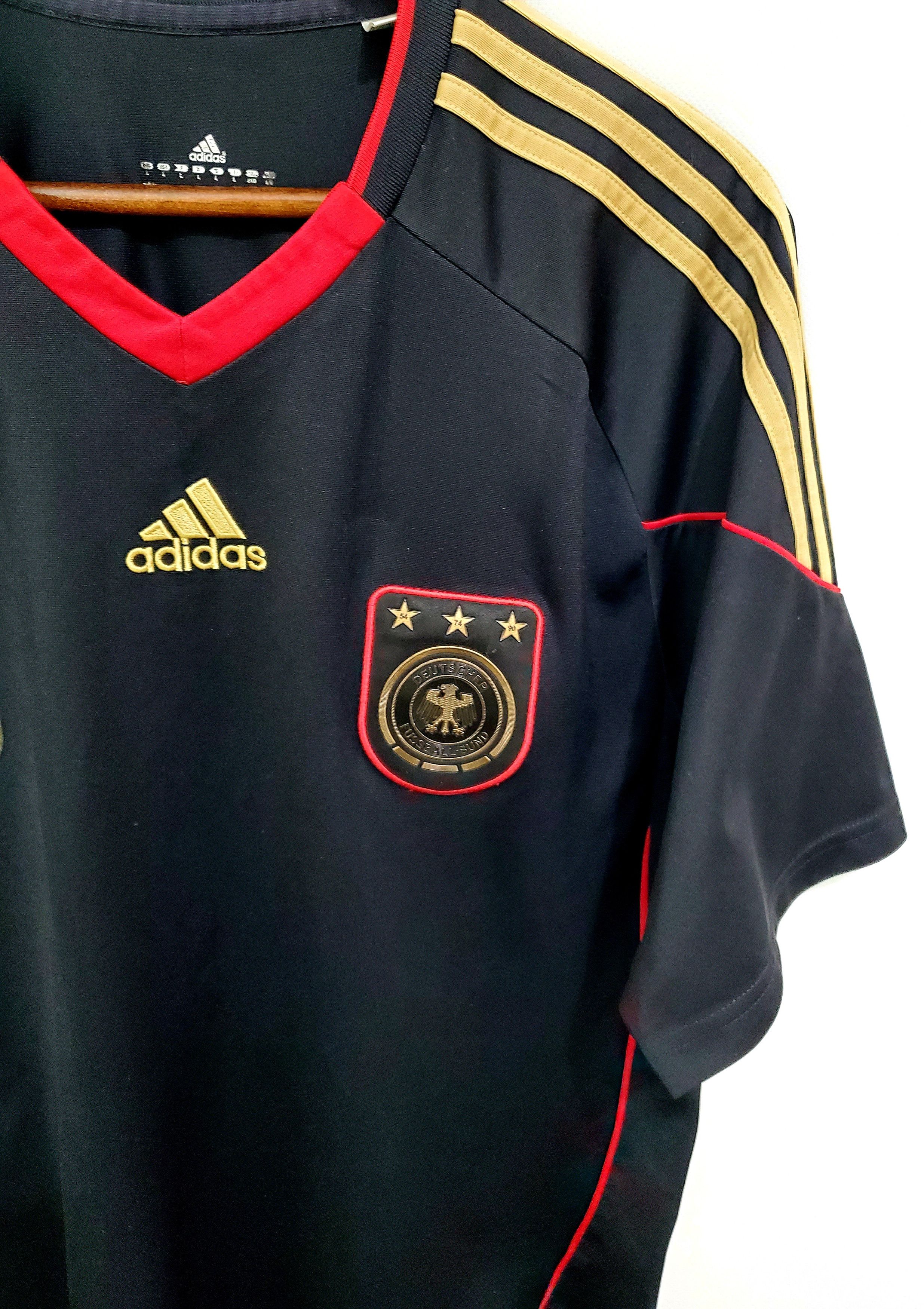Adidas Mesut Ozil - Germany 2010 World Cup Soccer Jersey size L Size US L / EU 52-54 / 3 - 3 Thumbnail