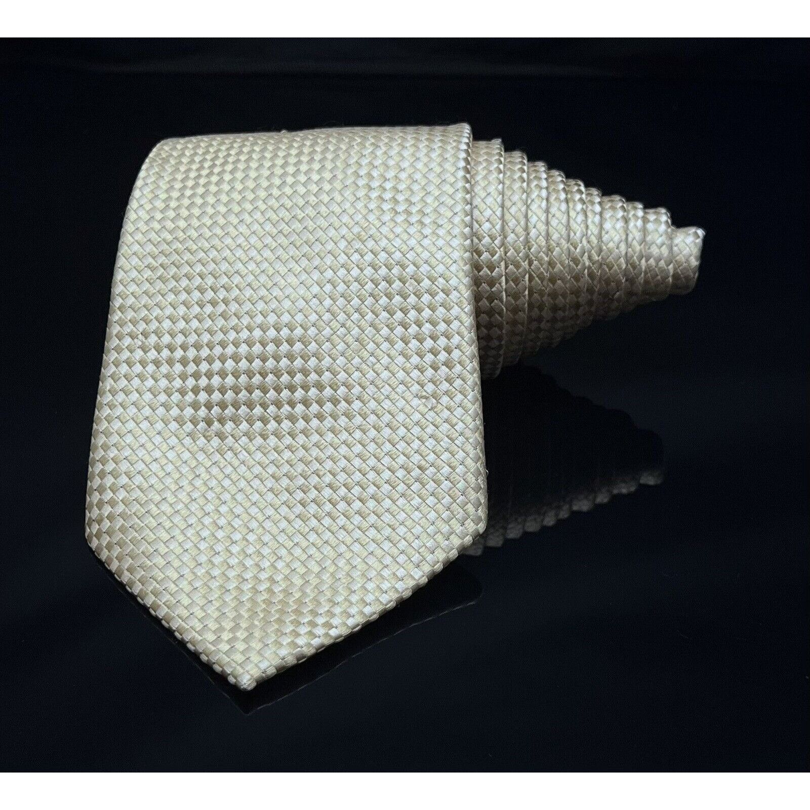 Donald Trump DONALD J. TRUMP Tie Width: 4” Length: 59” Yellow Size ONE SIZE - 2 Thumbnail