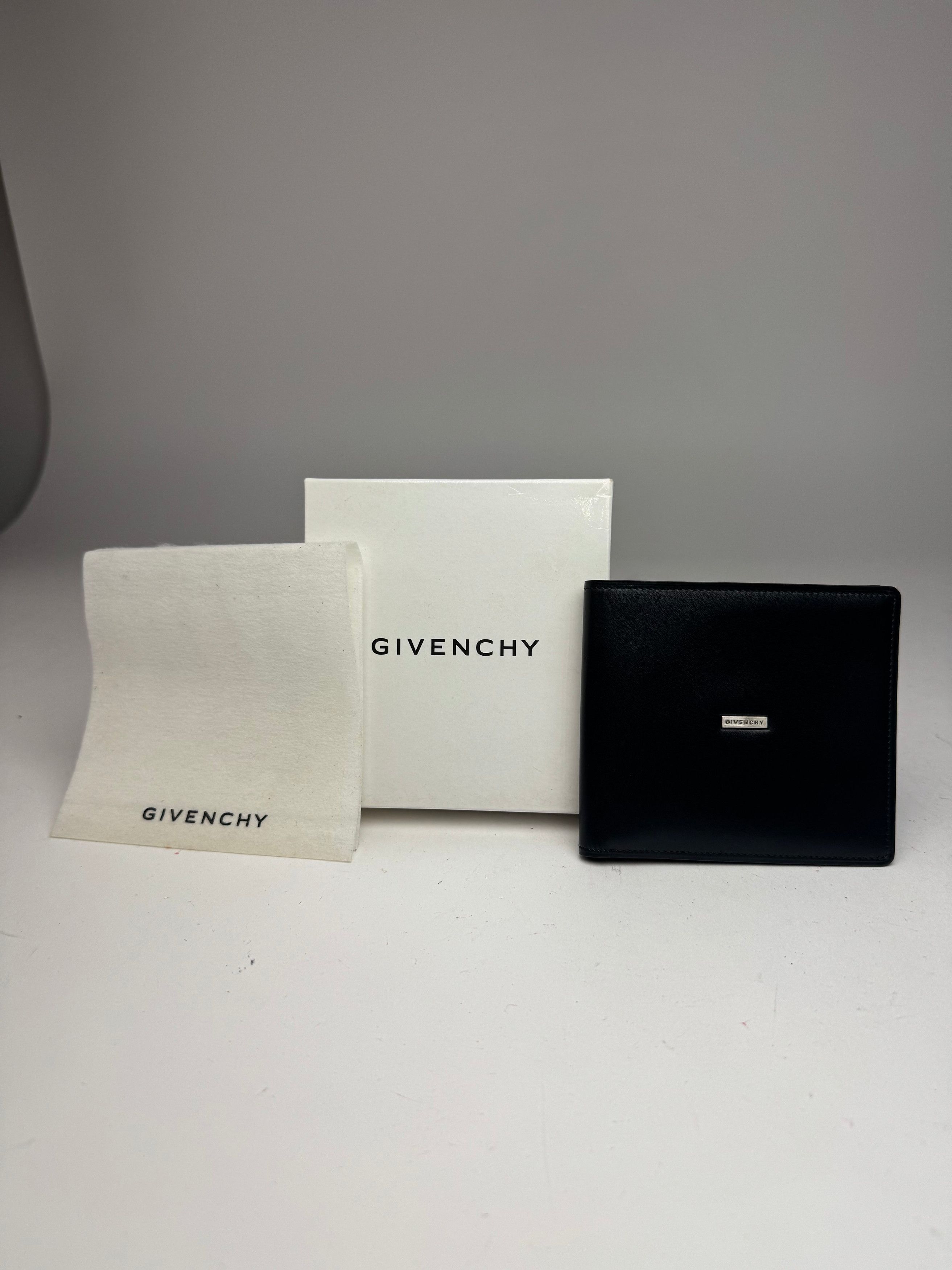 Givenchy Vintage Flapable Leather Card Holder / Wallet black Size ONE SIZE - 1 Thumbnail