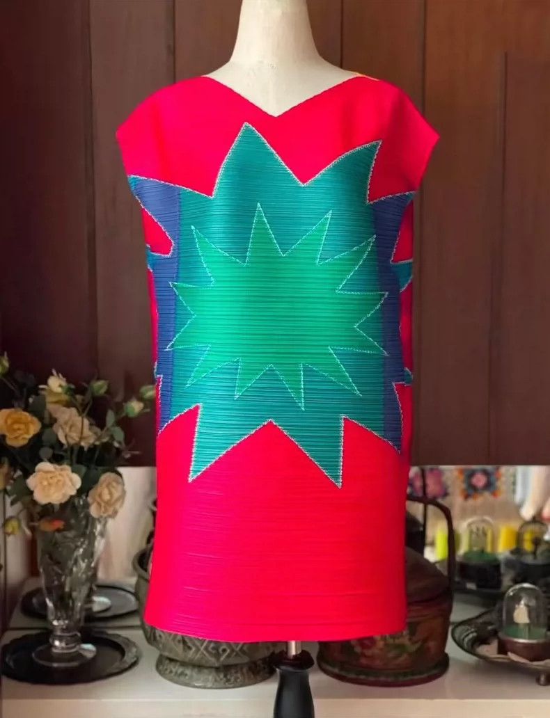 Pleats Please Issey Miyake Issey Miyake size:3 Vintage red magazine-style dress Size XS / US 0-2 / IT 36-38 - 4 Thumbnail
