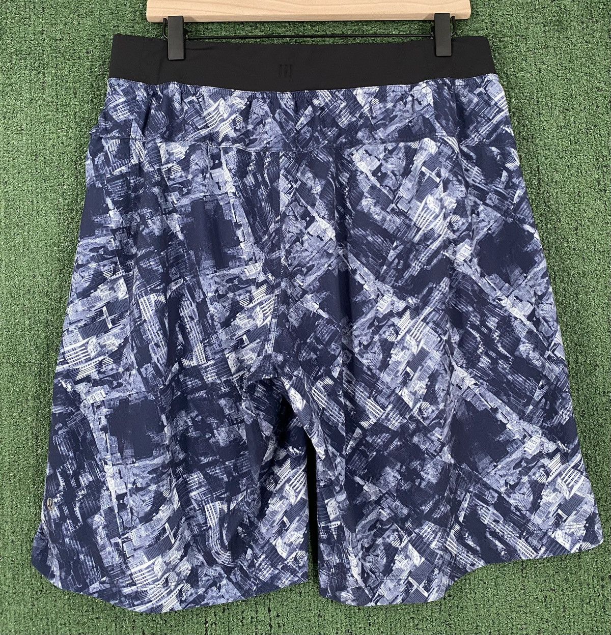 Lululemon Lululemon Core City Downtown Cityscape Unlined 11" Shorts Size US 37 - 7 Thumbnail