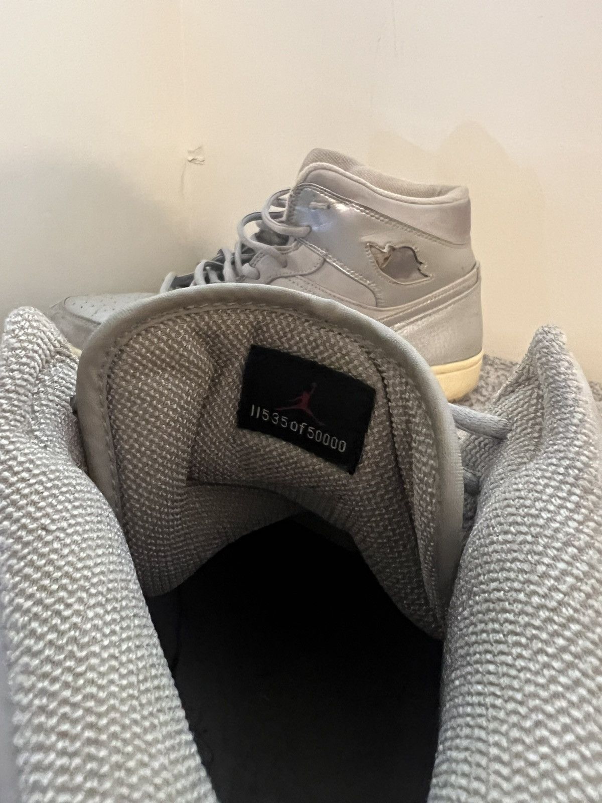 Jordan Brand 2001 Japan Grey Jordan 1 (11,535/50,000) Size US 13 / EU 46 - 5 Thumbnail