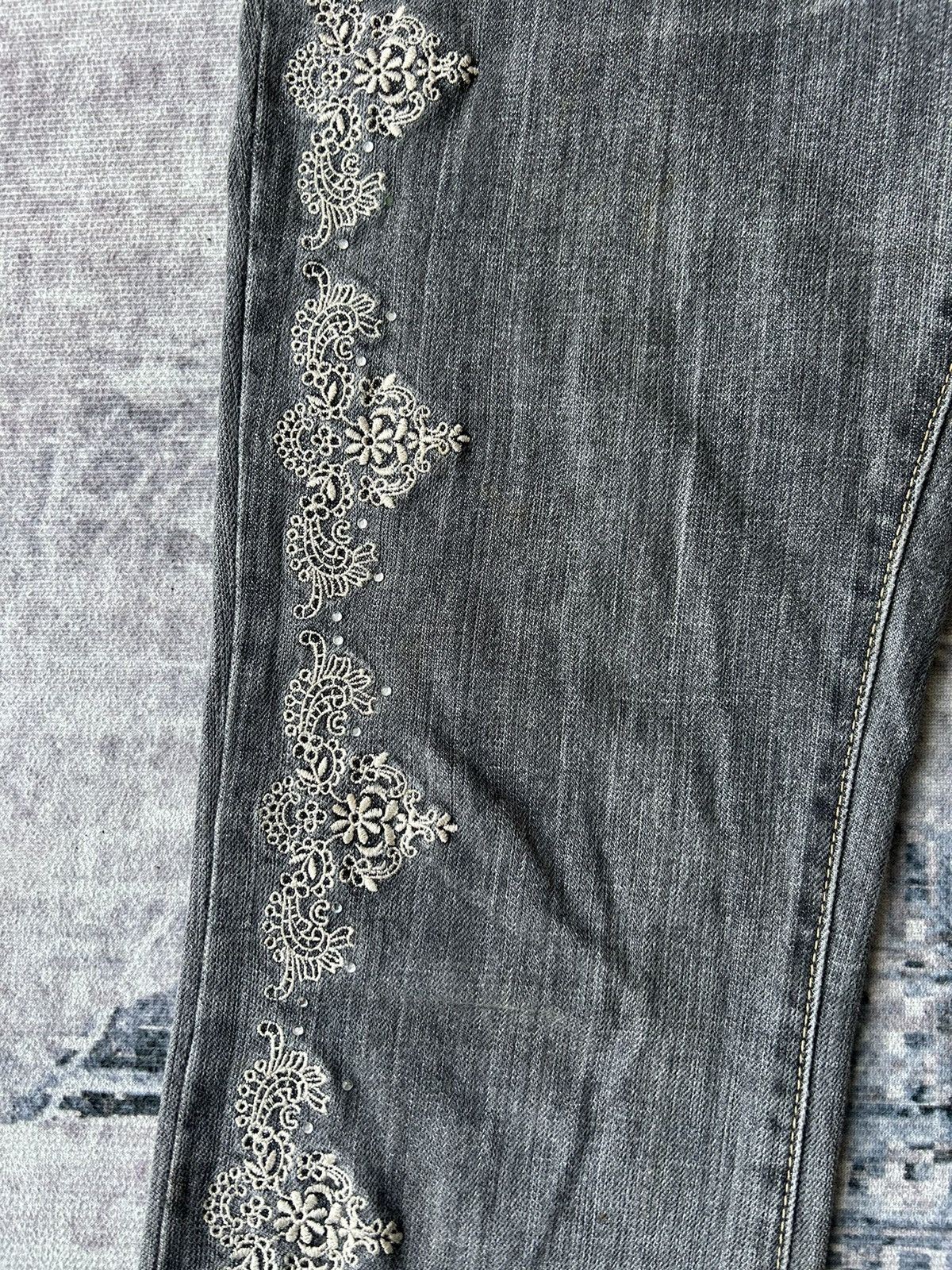 Japanese Brand Y2k Embroidery Flower Flared Jeans Size US 30 / EU 46 - 5 Thumbnail