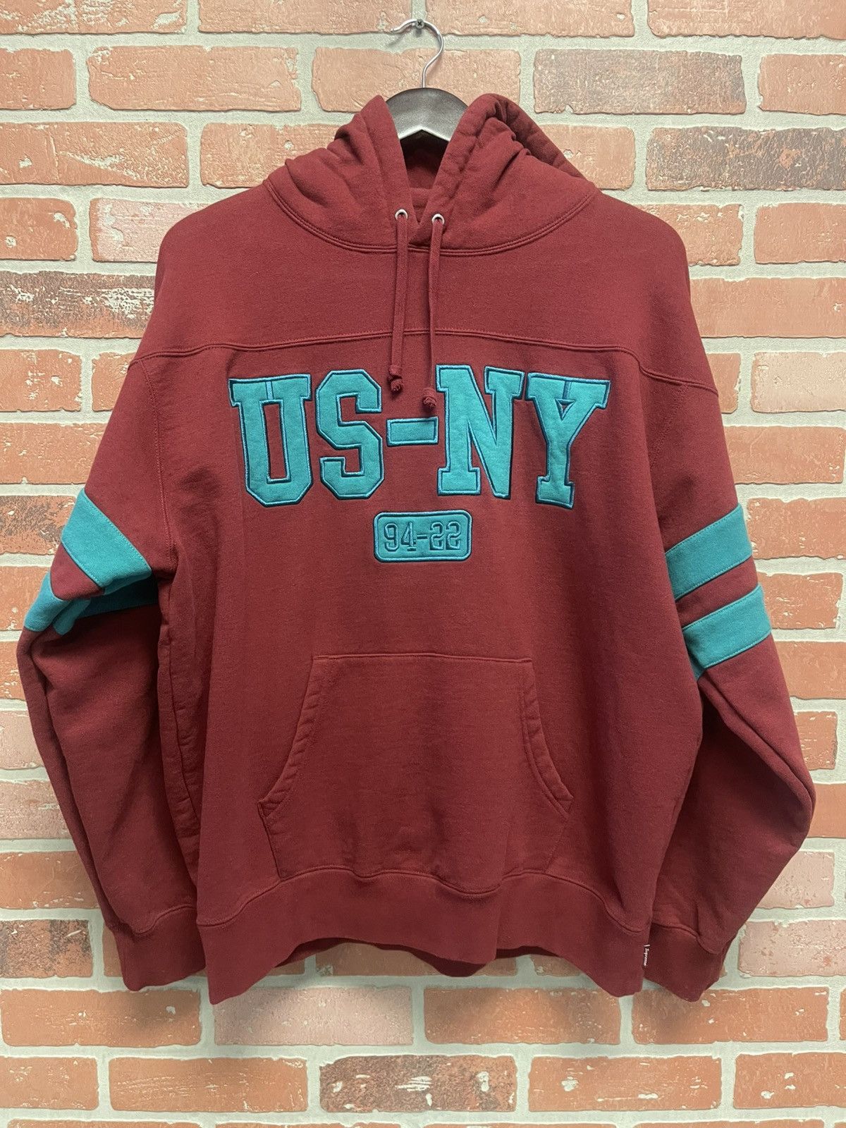 Supreme Size M - Supreme US-NY Red Hoodie Brand New! Size US M / EU 48-50 / 2 - 1 Thumbnail