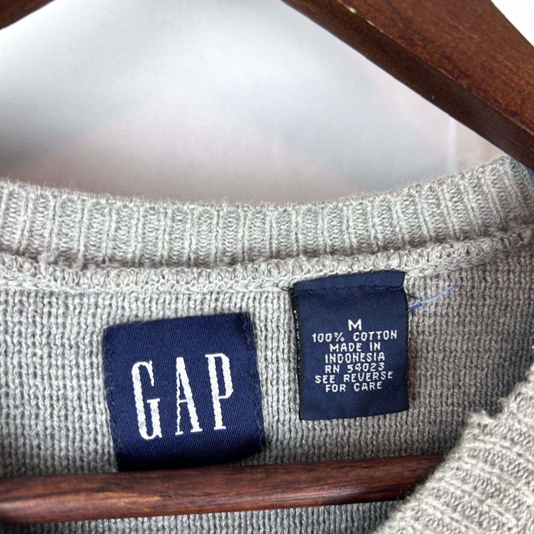 Gap Gap Sweater V-Neck Pullover Long Sleeve Gray Medium Men Regular Knit Cotton Lightweight Breathing Pattern Striped Logo Size US M / EU 48-50 / 2 - 5 Thumbnail