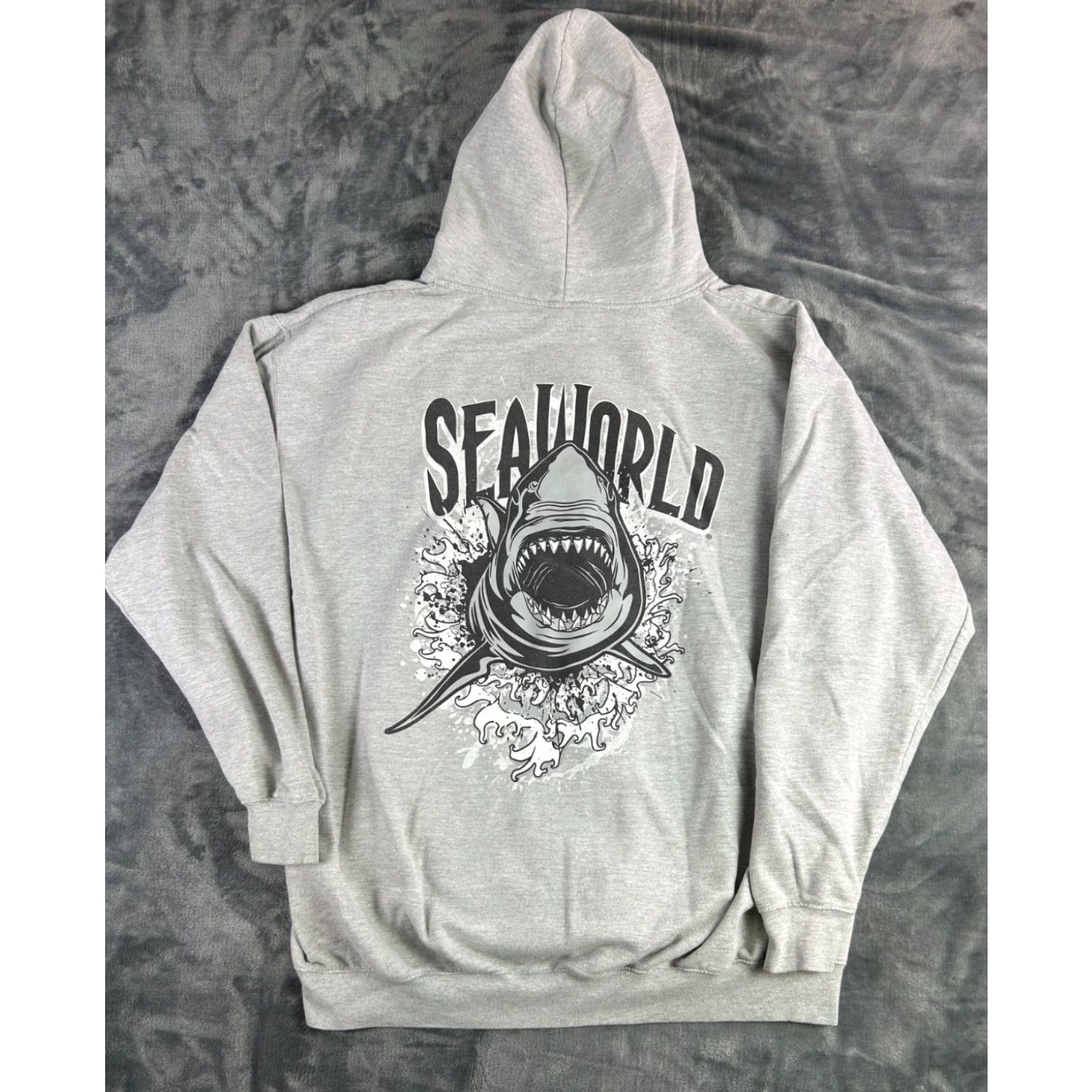 Vintage SeaWorld Hoodie Gray Full Zip Shark Graphic Sweatshirt Men’s XXL Heather Logo Embroidered Vintage Fleece-lined Pullover Zip Up Size US XXL / EU 58 / 5 - 2 Thumbnail