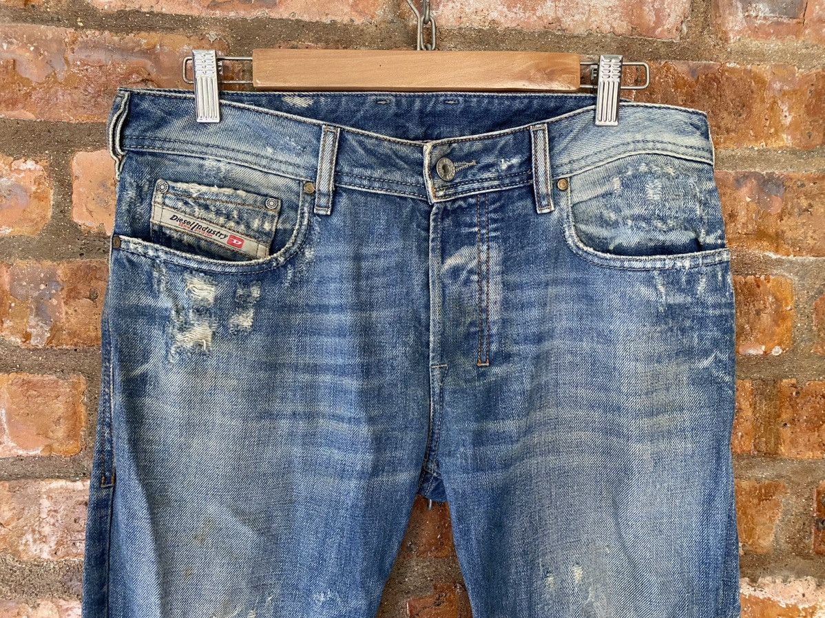 Diesel 2000s Diesel Distressed Dirty Whisker raw flare denim Size US 33 - 3 Thumbnail