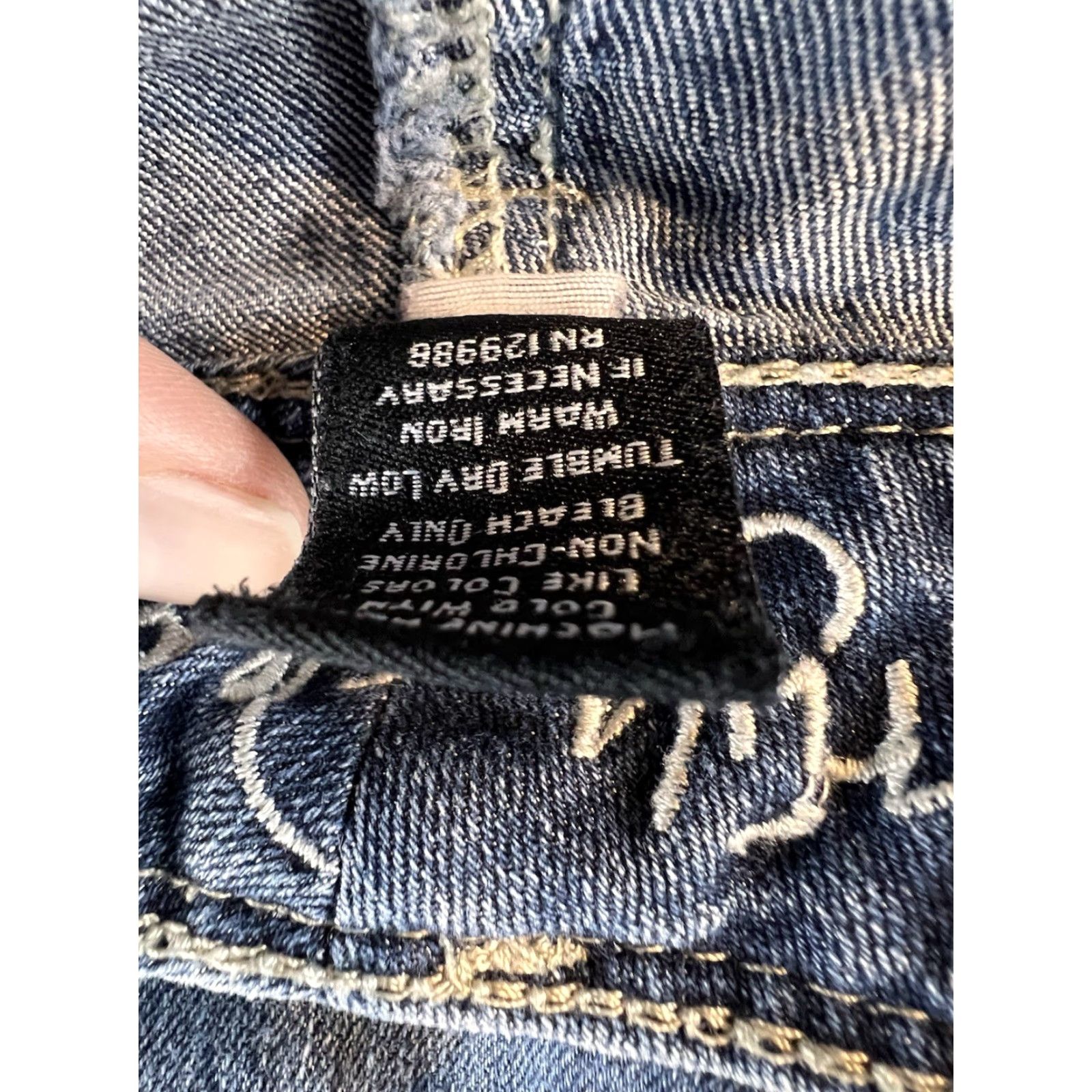 Vintage **Ariya Jeans Women's Curvy Low Rise 11/12 Regular Fit Blue Denim Jeans** User: **Ariya Jeans Women's Curvy Low Rise Blue Denim 11/12 Regular Fit** Size 32" / US 10 / IT 46 - 5 Thumbnail