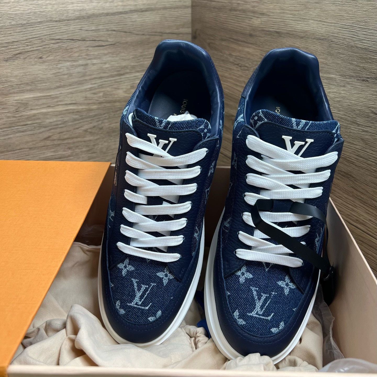 Louis Vuitton Louis Vuitton Blue Lowtop Sneakers 9 Men Size US 9 / EU 42 - 1 Thumbnail