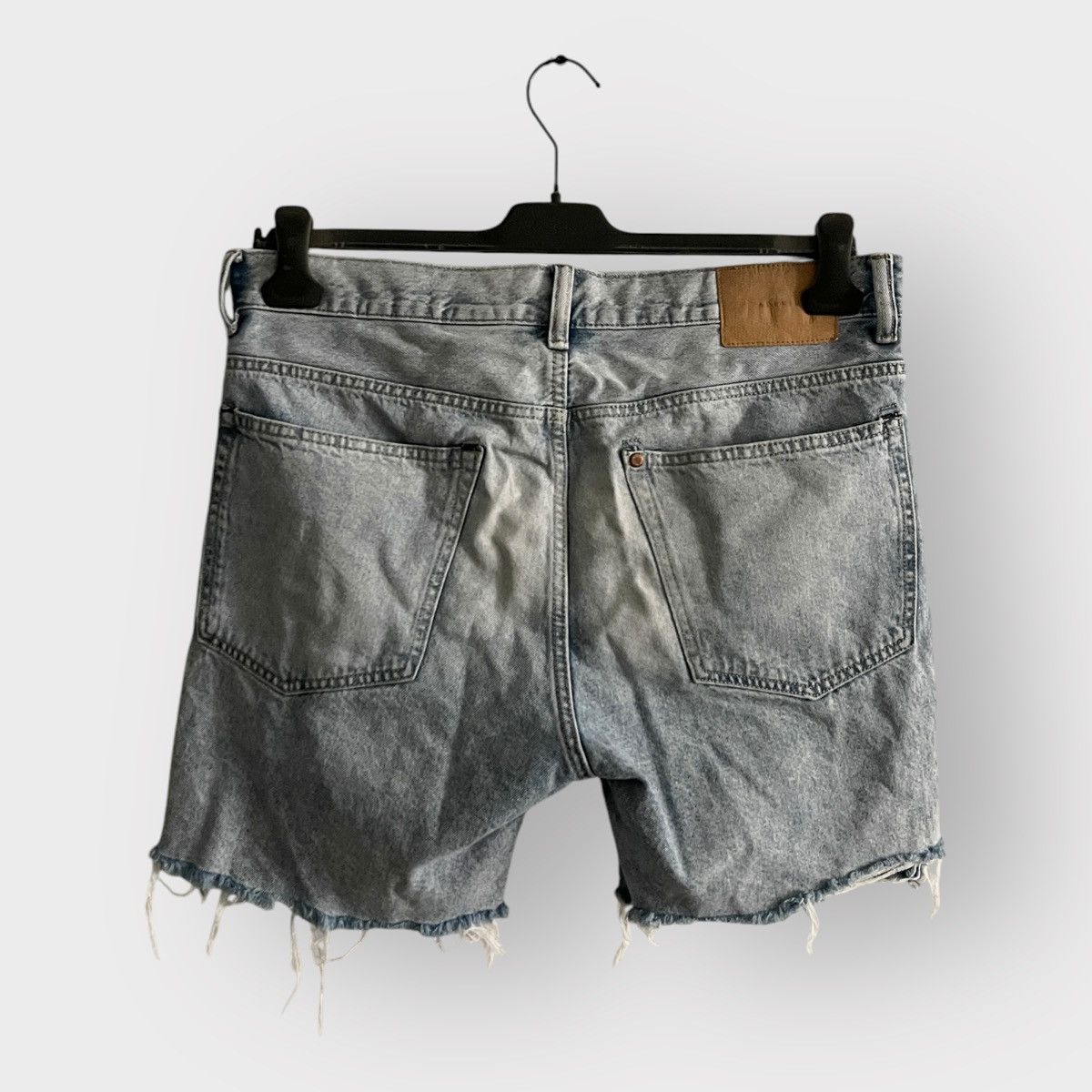 H&M STEAL! H&M Vintage Line Distressed Jean Shorts (32) Size US 32 / EU 48 - 2 Thumbnail