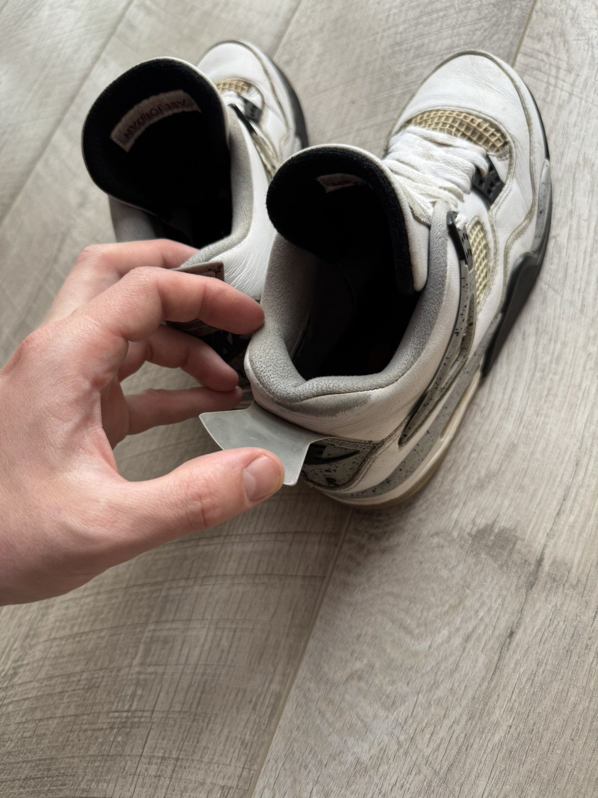 Jordan Brand Jordan 4 Retro OG Mid White Cement 840606-192 size 41 us 8 Size US 8 / EU 41 - 17 Thumbnail