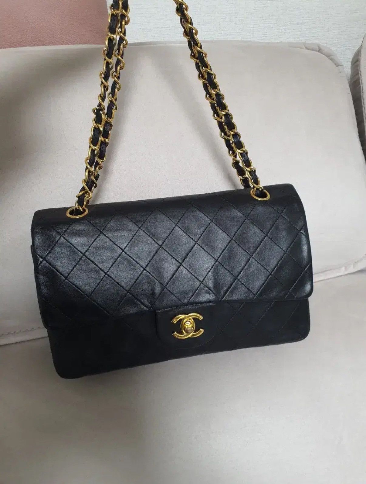 Chanel Chanel Medium Classic Flap (Gold Hardware Size ONE SIZE - 15 Thumbnail