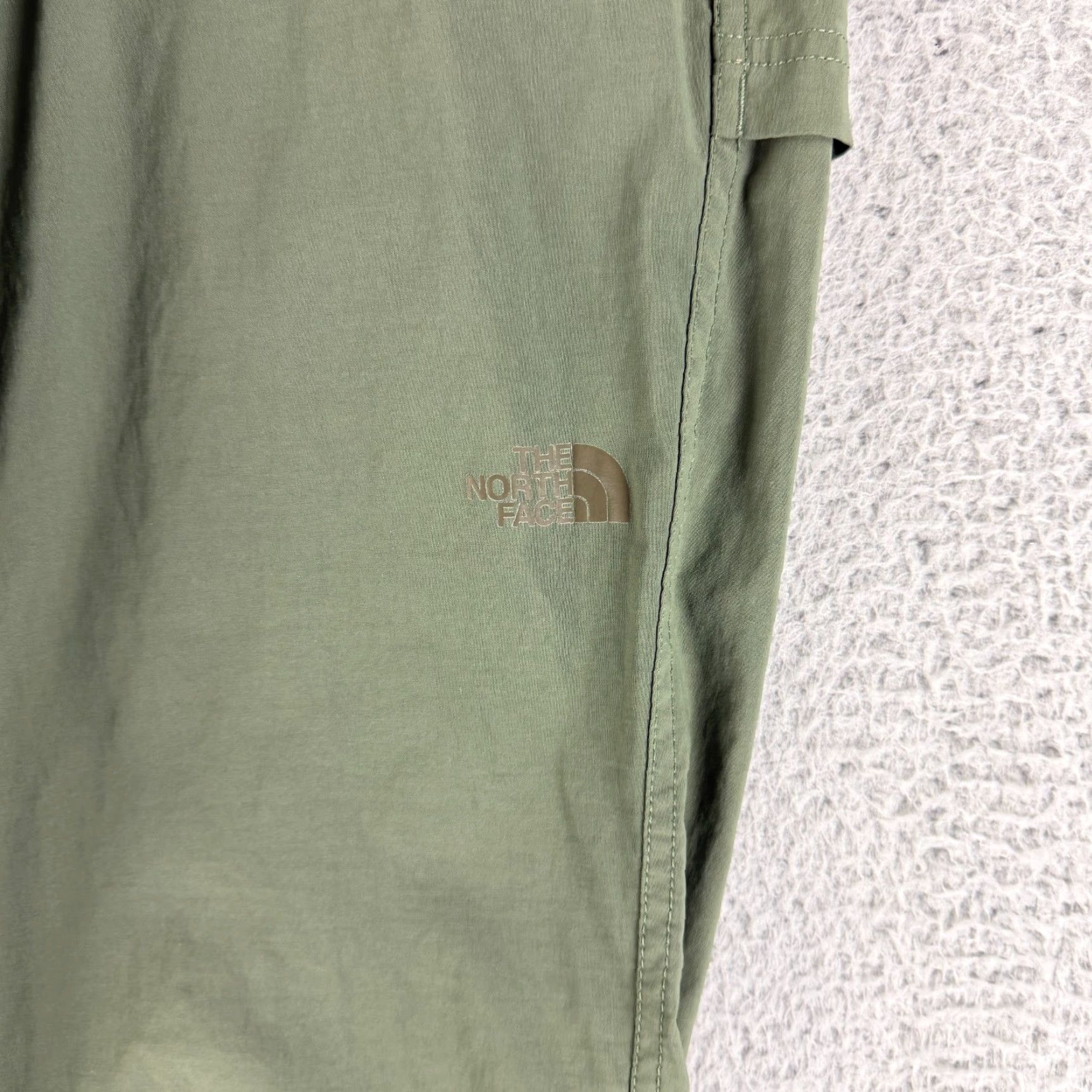 The North Face The North Face Retrac Tech Pant Mens Size 36 Green Straight Leg Lightweight Hike Pant Mens Green The North Face Retrac Tech Pant 36 Regular Inseam 30 Size US 36 / EU 52 - 2 Thumbnail