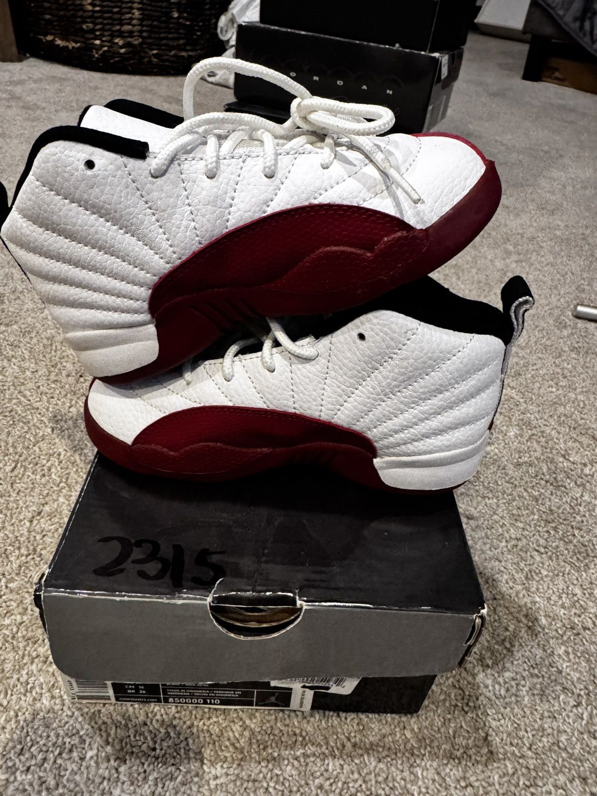 Jordan Brand Jordan 12 kids 10C white/red Size US 10 / EU 43 - 1 Thumbnail