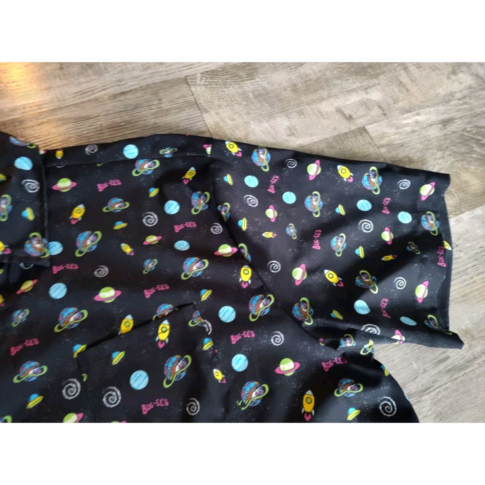 Vintage Buc-ee's Black Space Camp Button Up Shirt Mens 2XL Buc-ees Planets Short Sleeve Space Theme Button-Up Shirt Black 2XL Regular Men Casual Travel Size US XXL / EU 58 / 5 - 6 Thumbnail