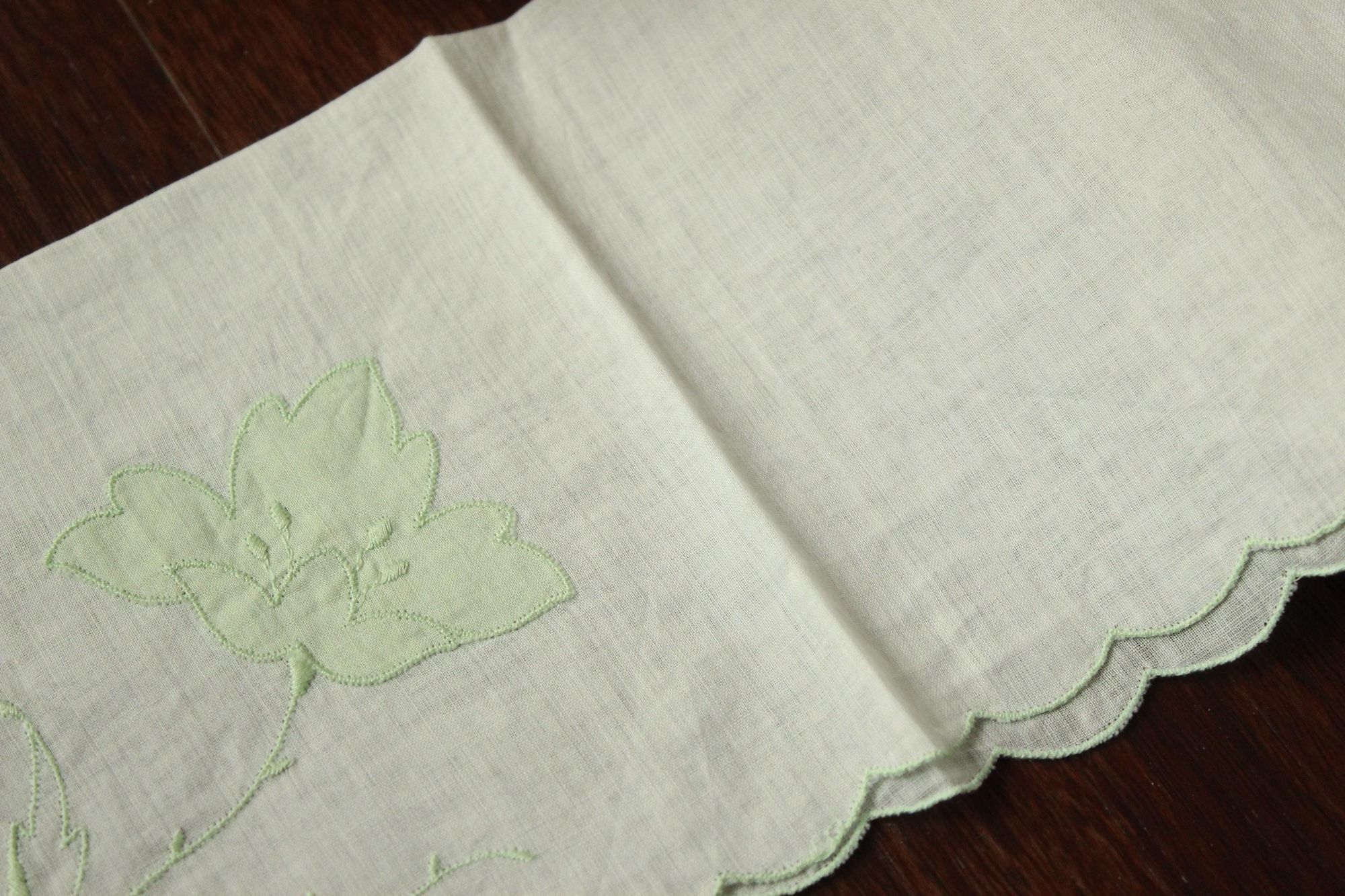 Vintage Vintage Handkerchief, Green Flower Applique and Embroidery o Size ONE SIZE - 4 Thumbnail