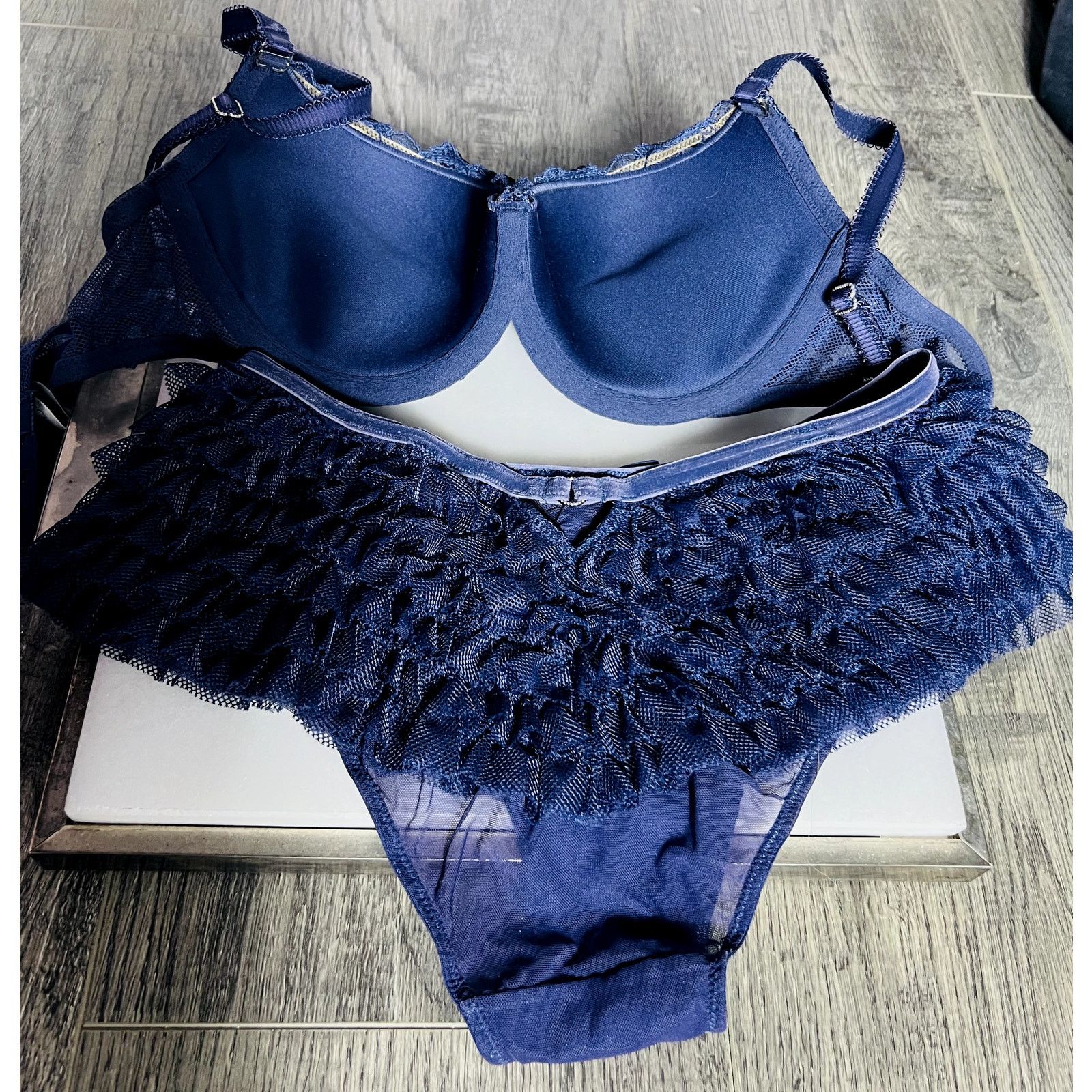 Victoria's Secret Victoria's Secret navy blue push up bra and panty set 34b S Size ONE SIZE - 10 Thumbnail