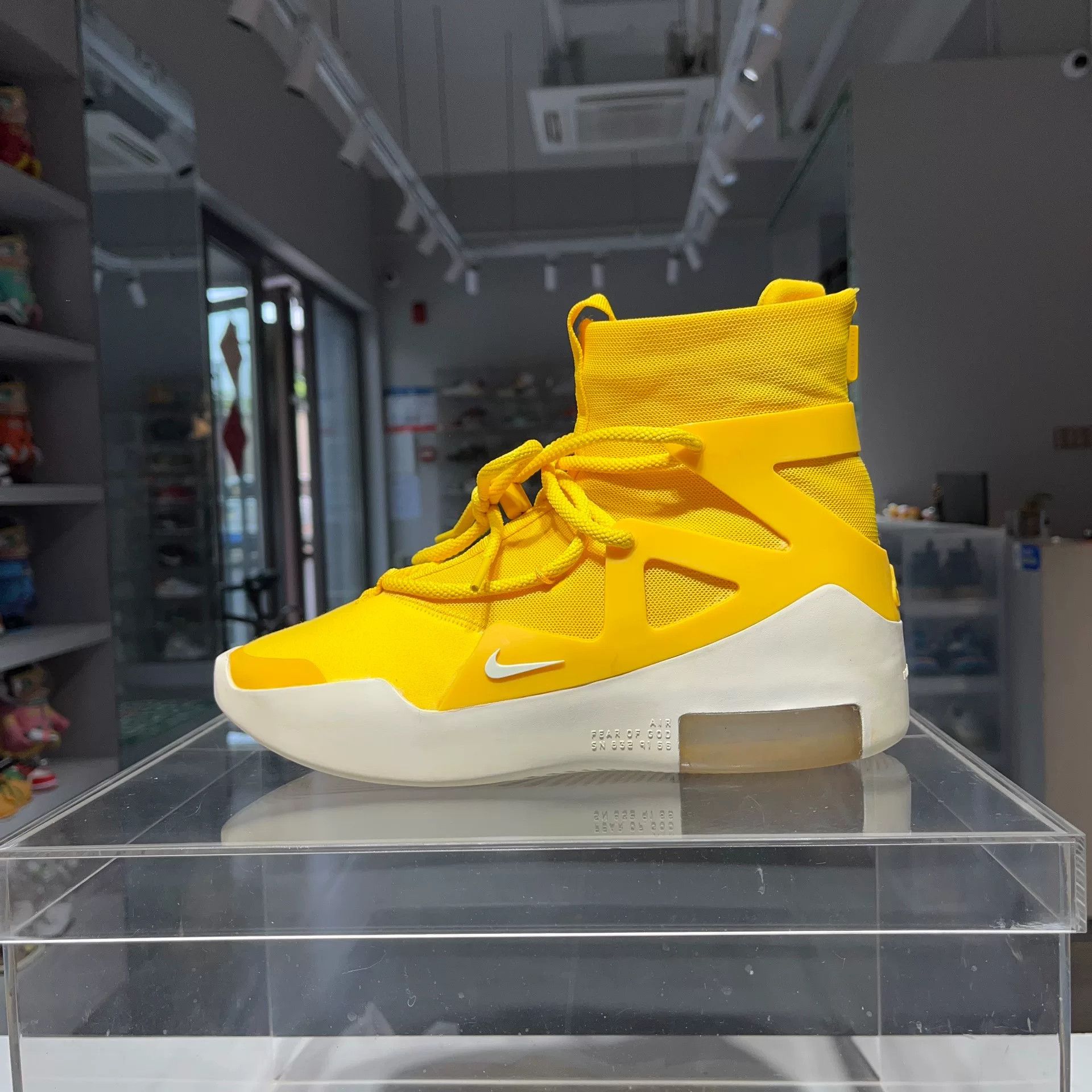 Fear of God Fear of God Limited Yellow Lowtop Sneakers 7 Men Size US 7 / EU 40 - 1 Thumbnail